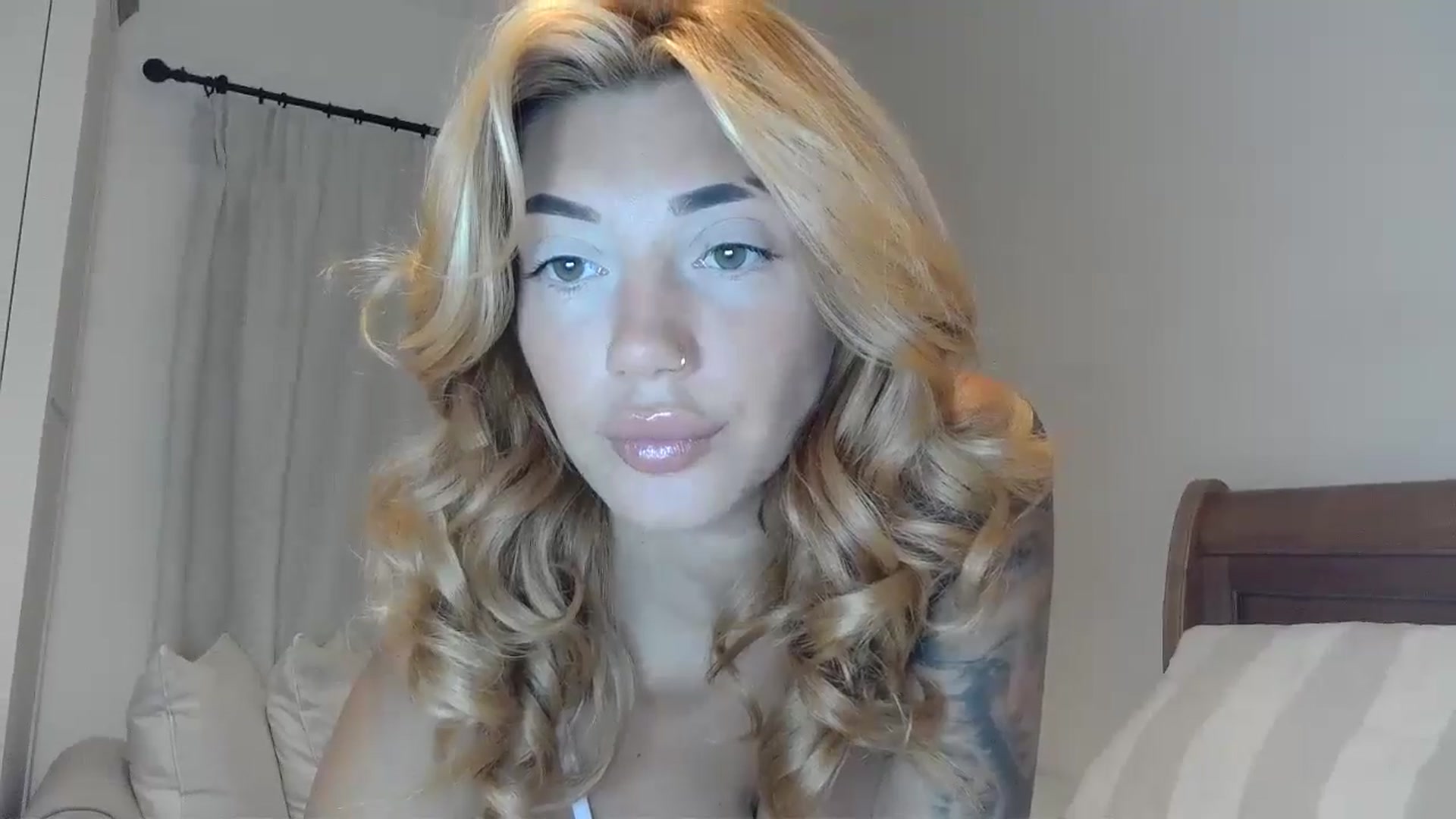 Gallery image thumbnail from EnglishRose3's myfreecams stream on, 09/09/2024, 05:33 image 6 of 20