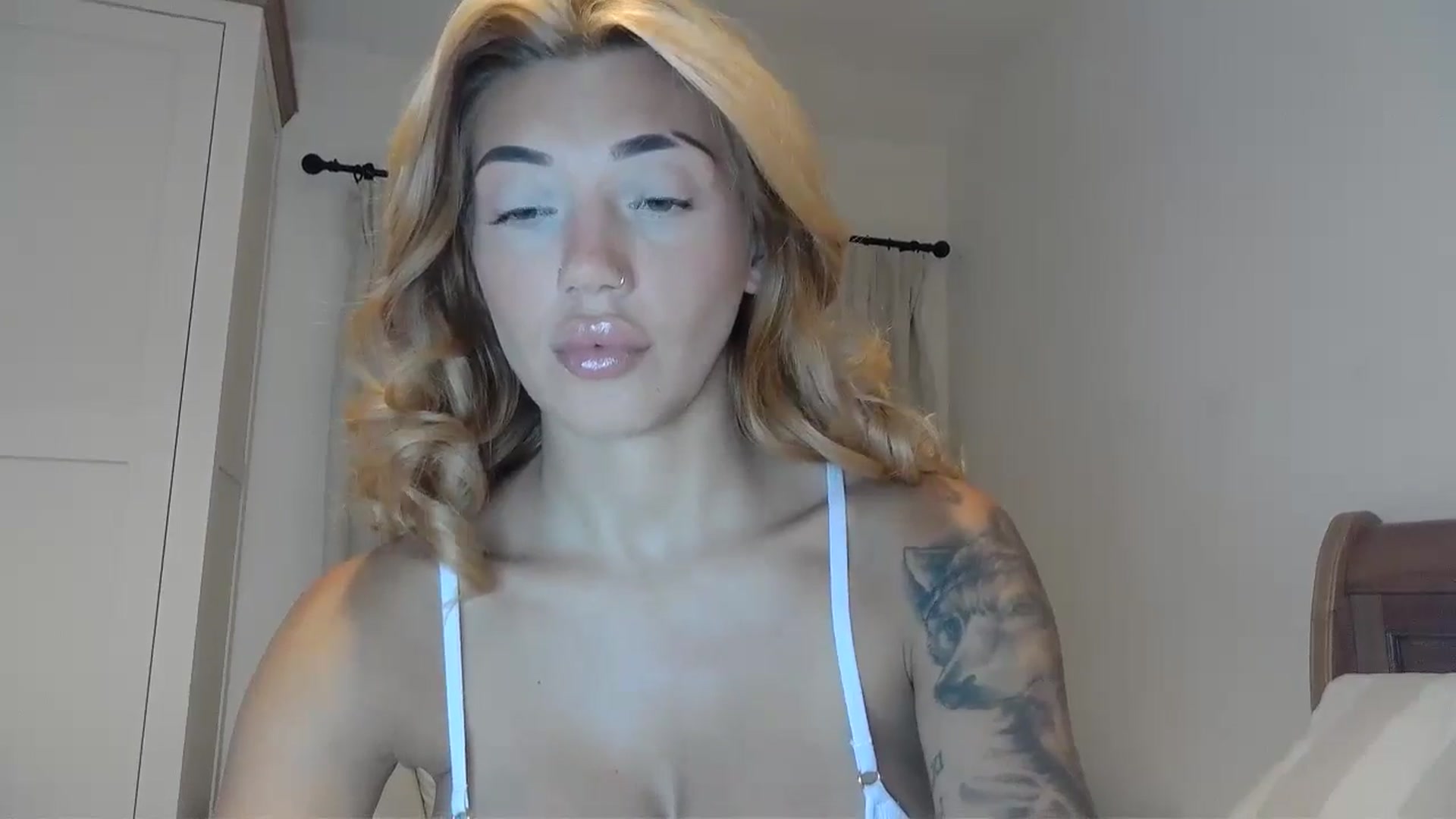 Gallery image thumbnail from EnglishRose3's myfreecams stream on, 09/09/2024, 05:33 image 12 of 20