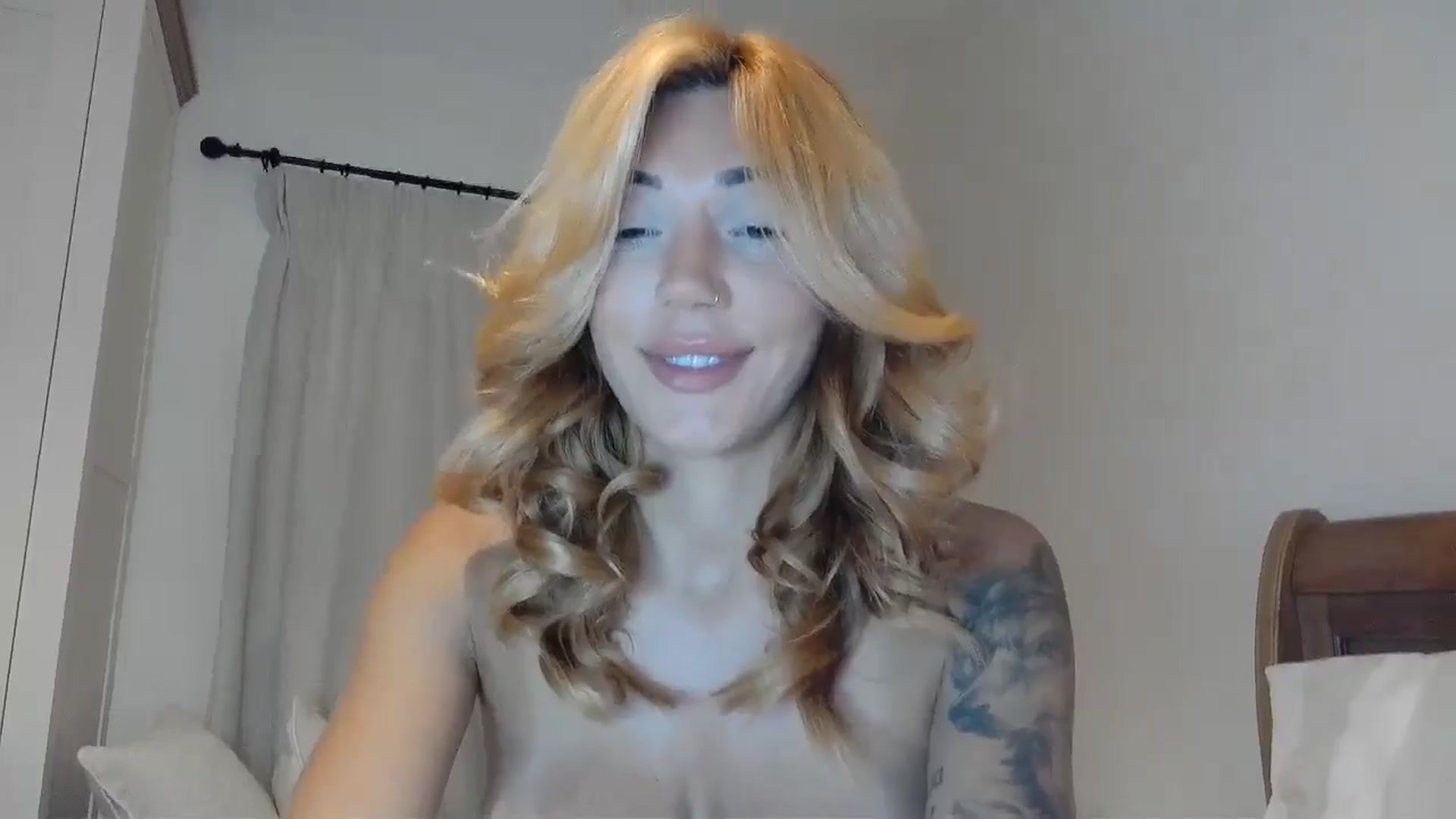 Gallery image thumbnail from EnglishRose3's myfreecams stream on, 09/12/2024, 07:04 image 18 of 20