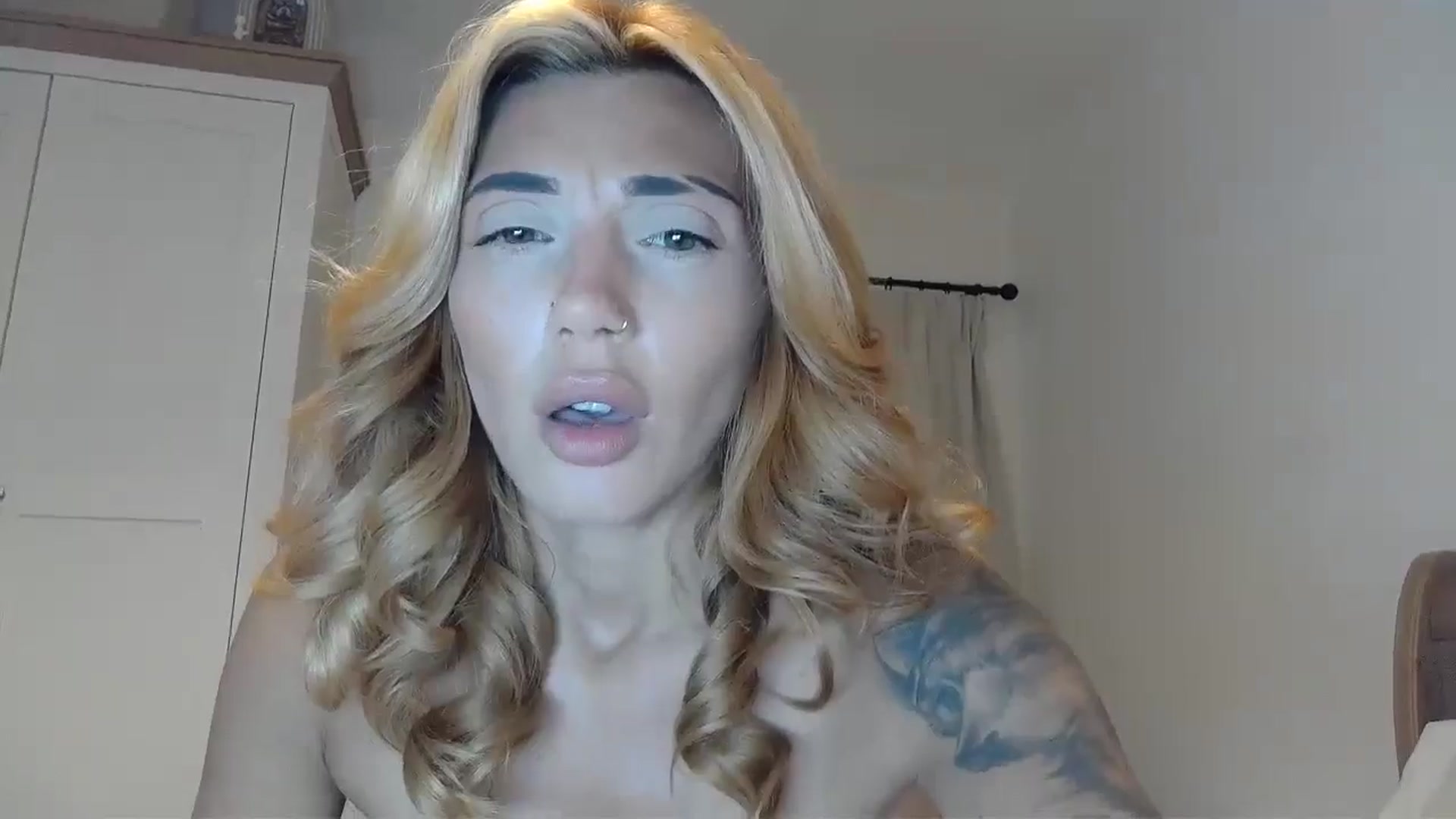 Gallery image thumbnail from EnglishRose3's myfreecams stream on, 09/13/2024, 07:31 image 15 of 20