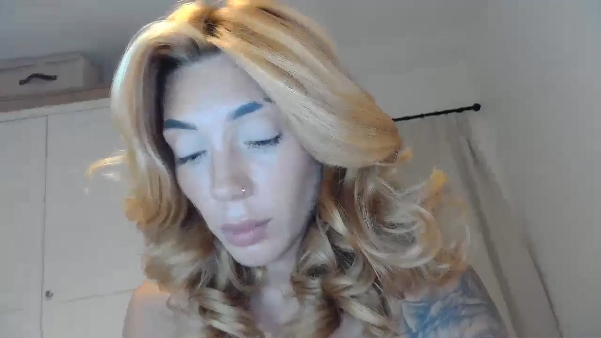 Gallery image thumbnail from EnglishRose3's myfreecams stream on, 09/14/2024, 07:47 image 17 of 20