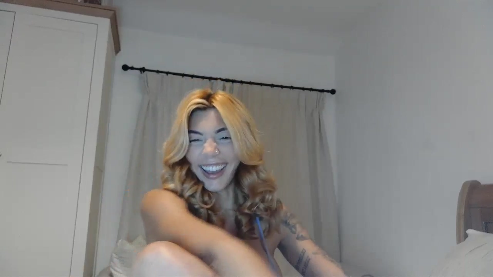 Gallery image thumbnail from EnglishRose3's myfreecams stream on, 09/19/2024, 06:14 image 4 of 20