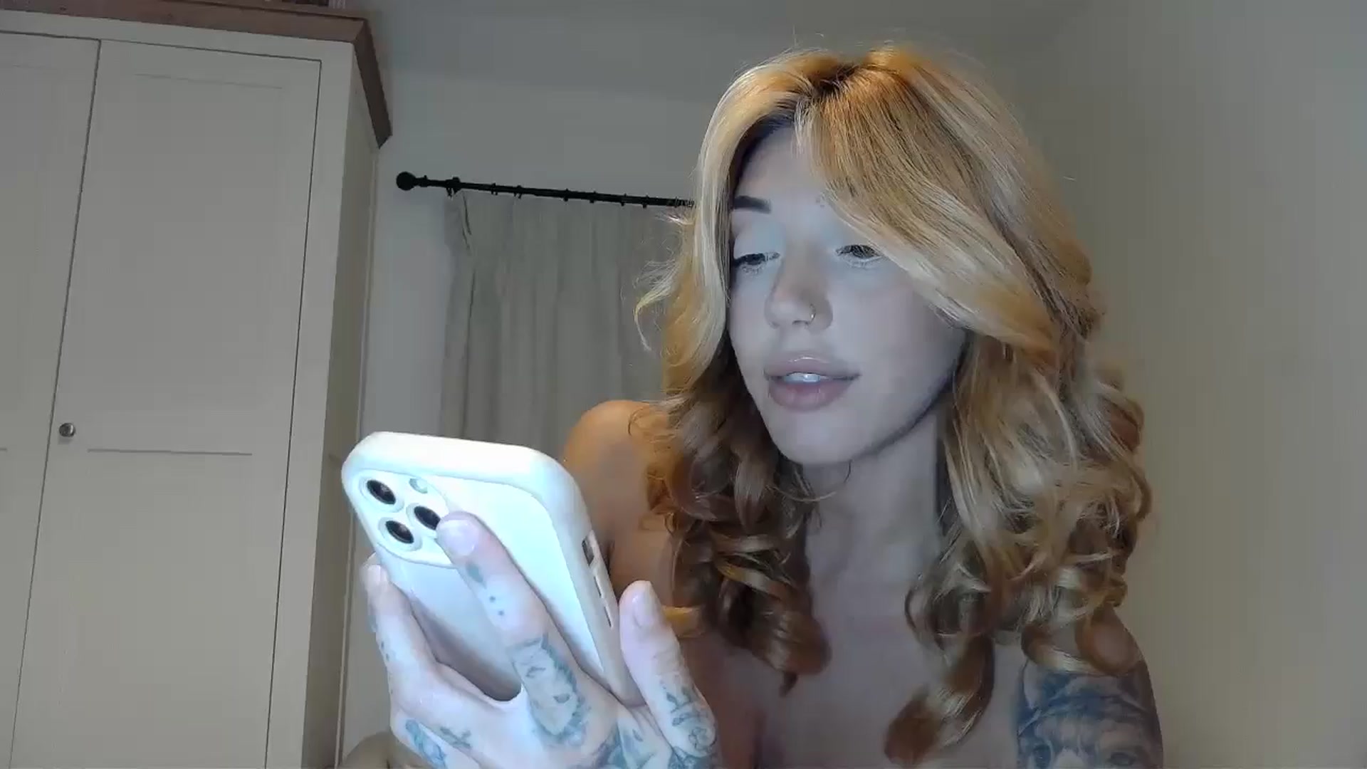 Gallery image thumbnail from EnglishRose3's myfreecams stream on, 09/20/2024, 07:19 image 2 of 20