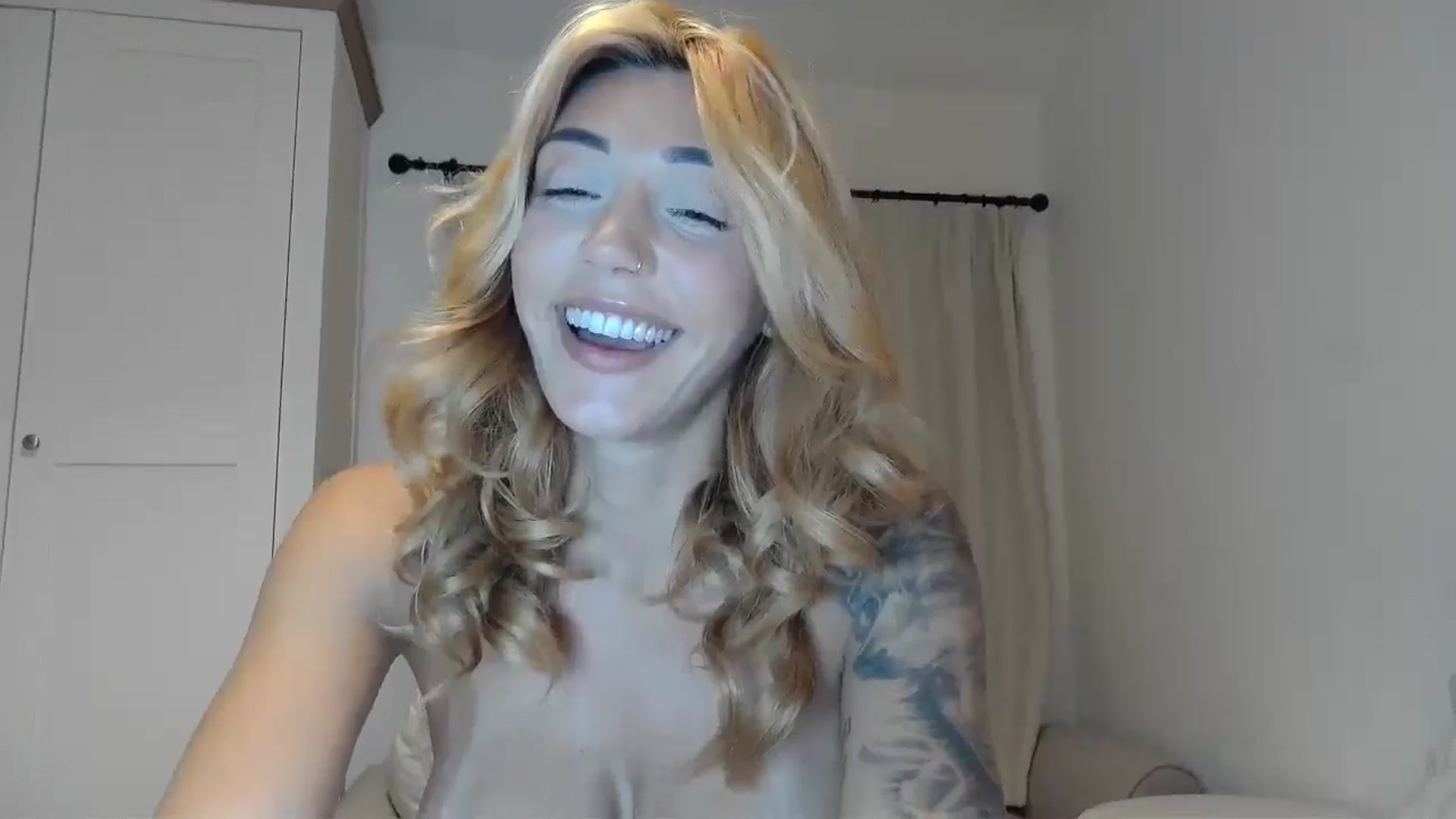 Gallery image thumbnail from EnglishRose3's myfreecams stream on, 09/20/2024, 07:19 image 17 of 20