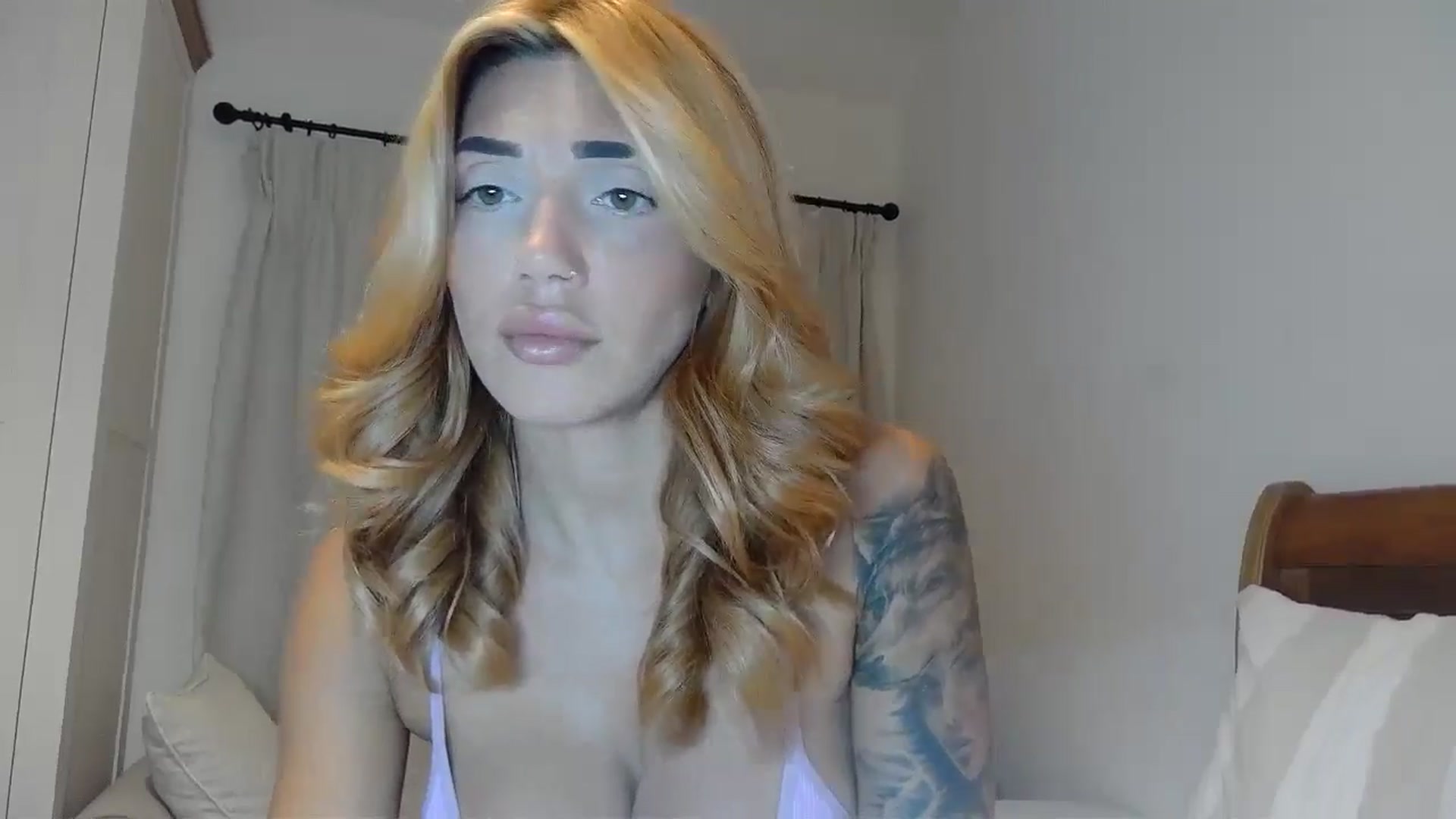 Gallery image thumbnail from EnglishRose3's myfreecams stream on, 09/23/2024, 06:08 image 3 of 20
