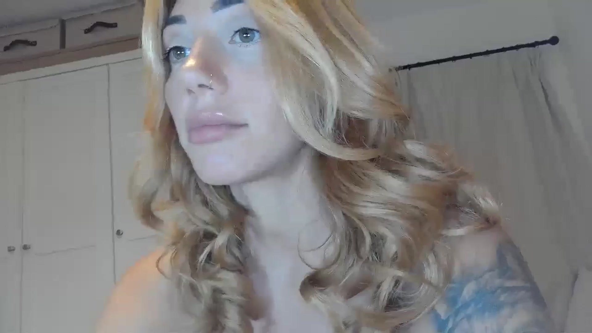 Gallery image thumbnail from EnglishRose3's myfreecams stream on, 09/24/2024, 07:02 image 7 of 20