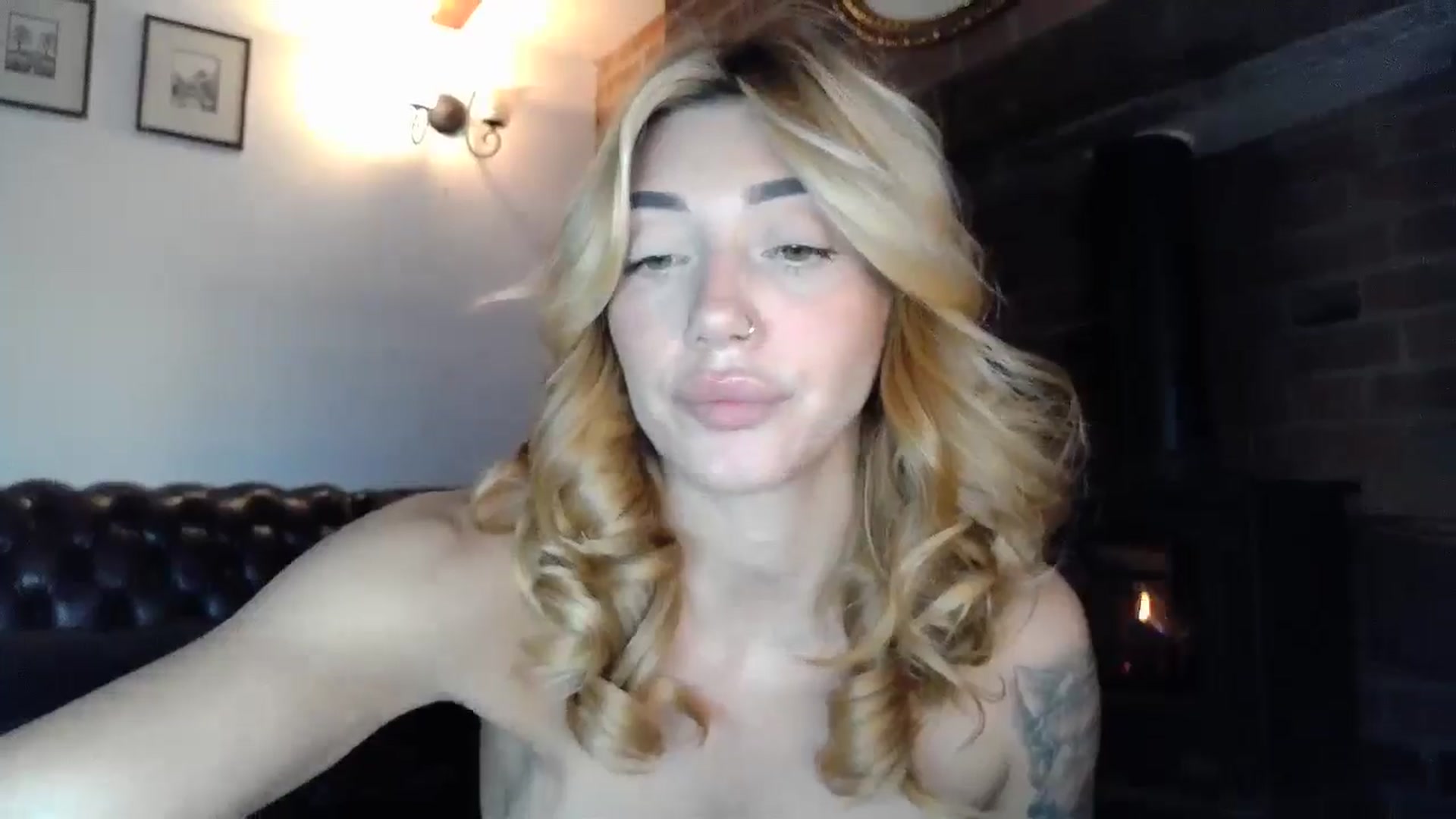 Gallery image thumbnail from EnglishRose3's myfreecams stream on, 10/04/2024, 06:24 image 16 of 20
