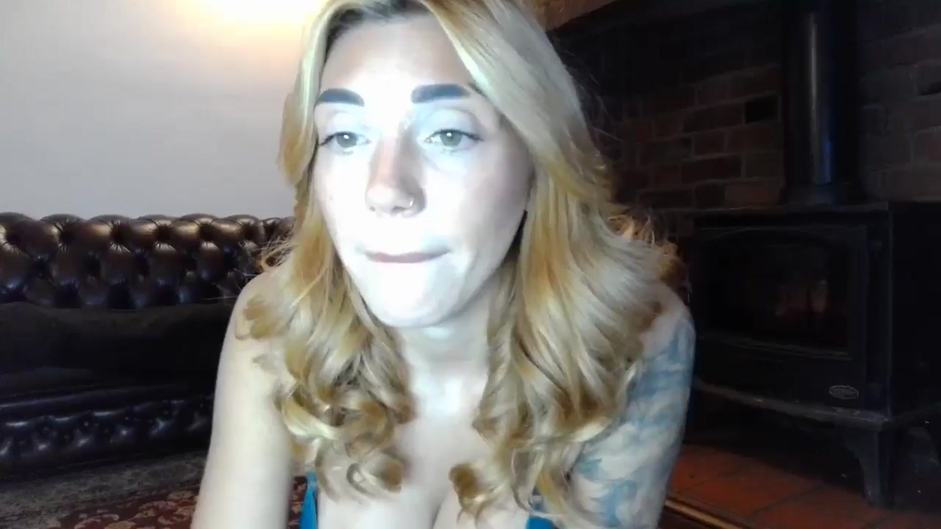 Gallery image thumbnail from EnglishRose3's myfreecams stream on, 10/09/2024, 05:45 image 11 of 20