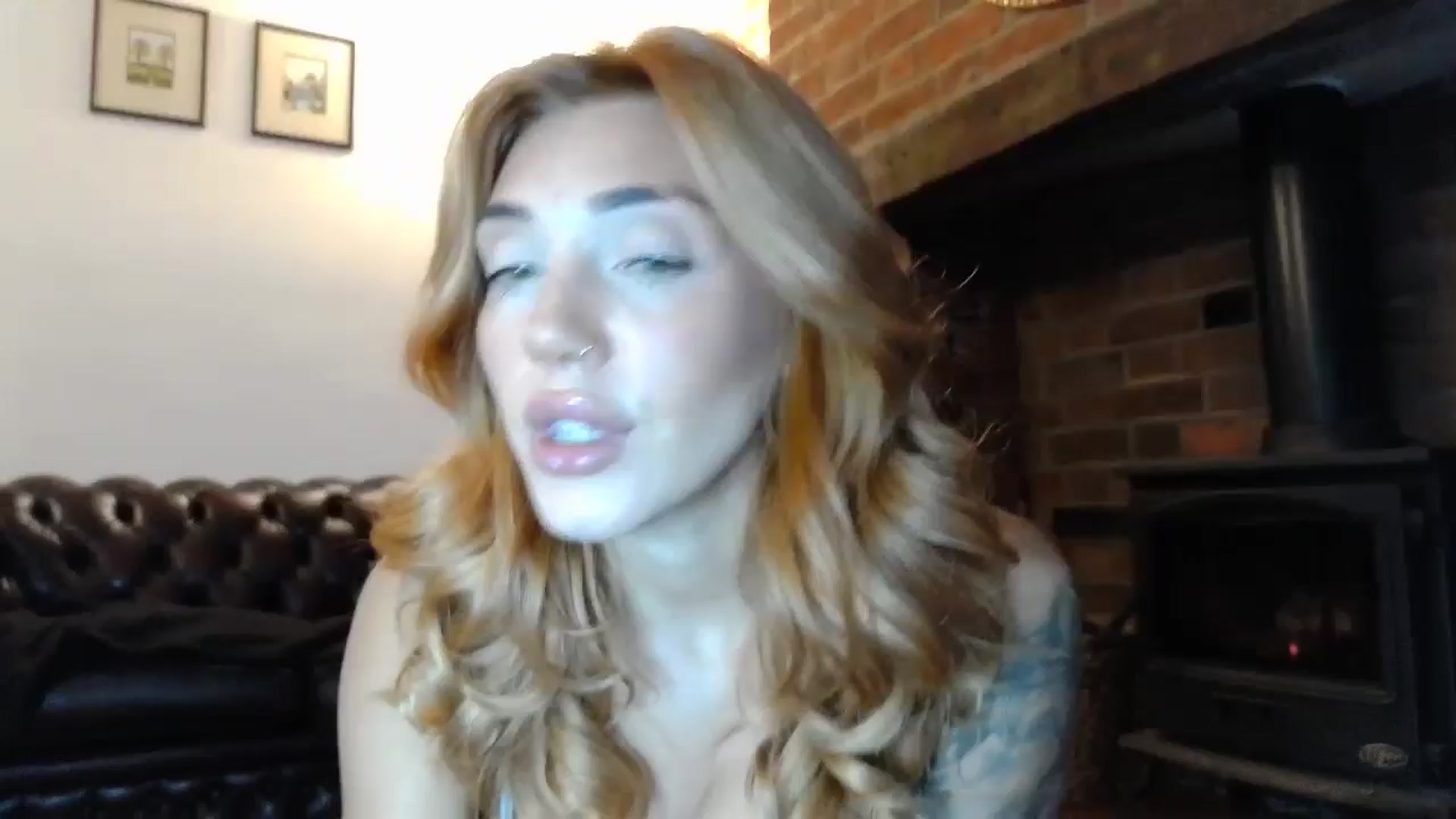 Gallery image thumbnail from EnglishRose3's myfreecams stream on, 10/17/2024, 06:36 image 8 of 20