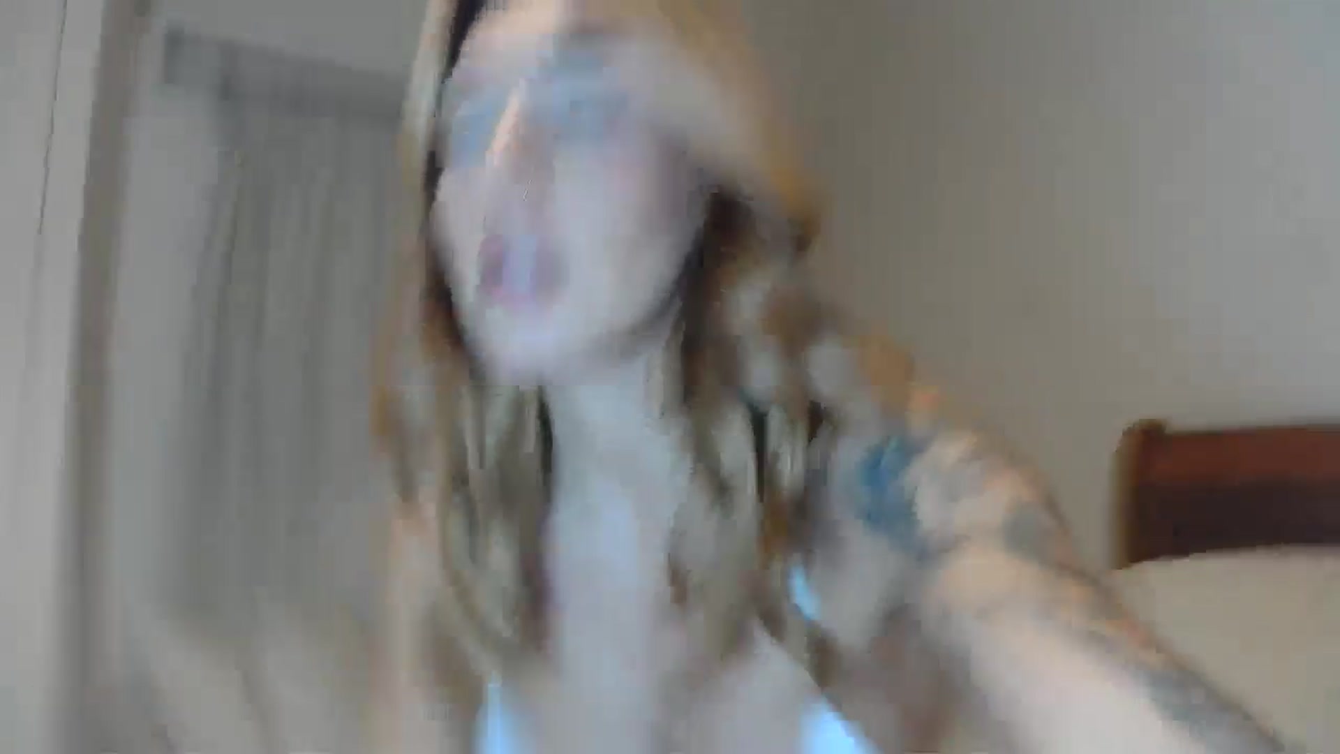 Gallery image thumbnail from EnglishRose3's myfreecams stream on, 10/28/2024, 07:52 image 9 of 20