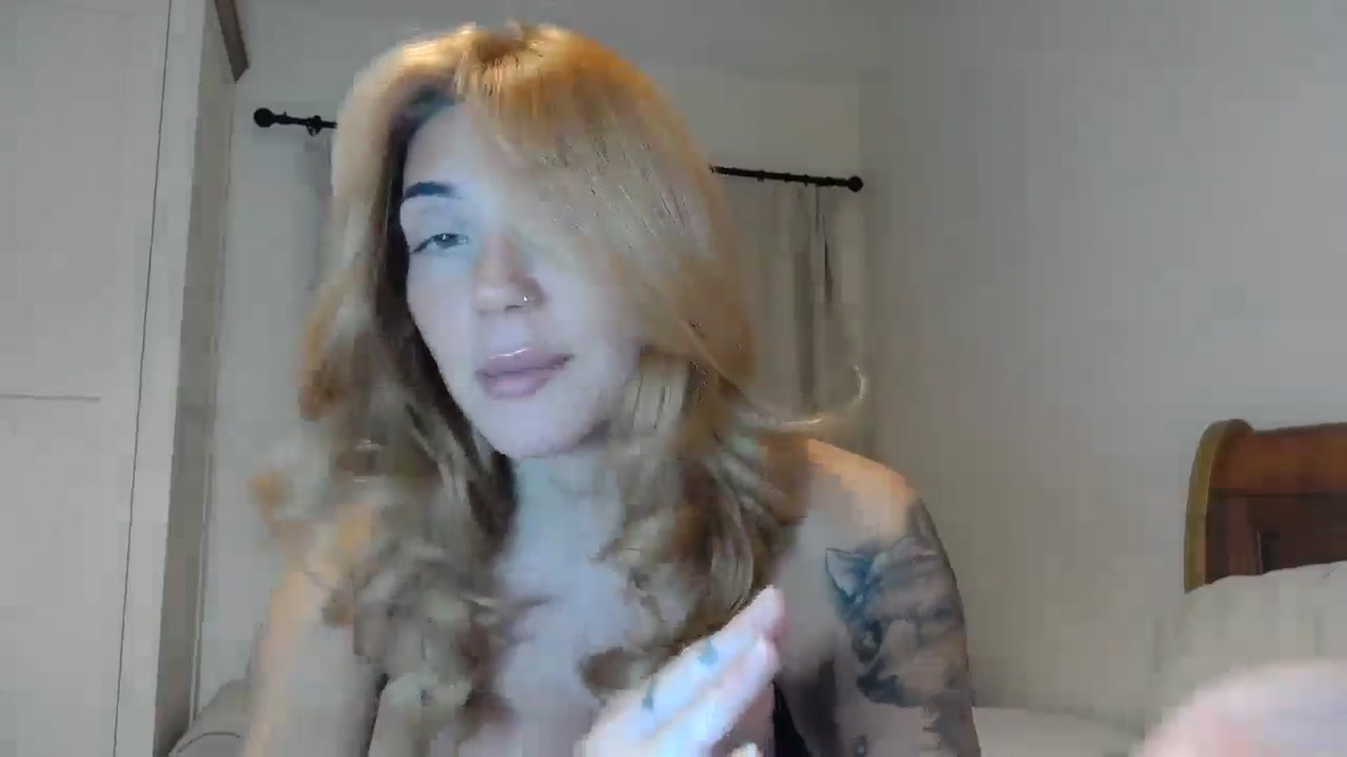 Gallery image thumbnail from EnglishRose3's myfreecams stream on, 10/28/2024, 20:48 image 15 of 20