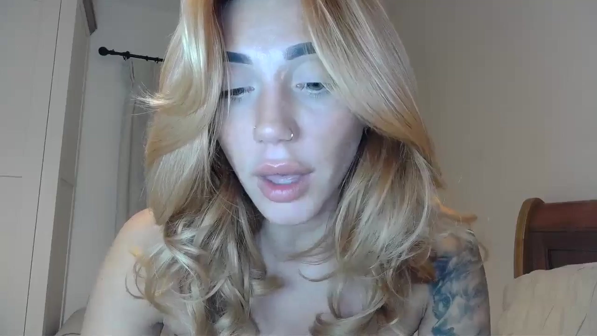 Gallery image thumbnail from EnglishRose3's myfreecams stream on, 10/28/2024, 21:35 image 13 of 20
