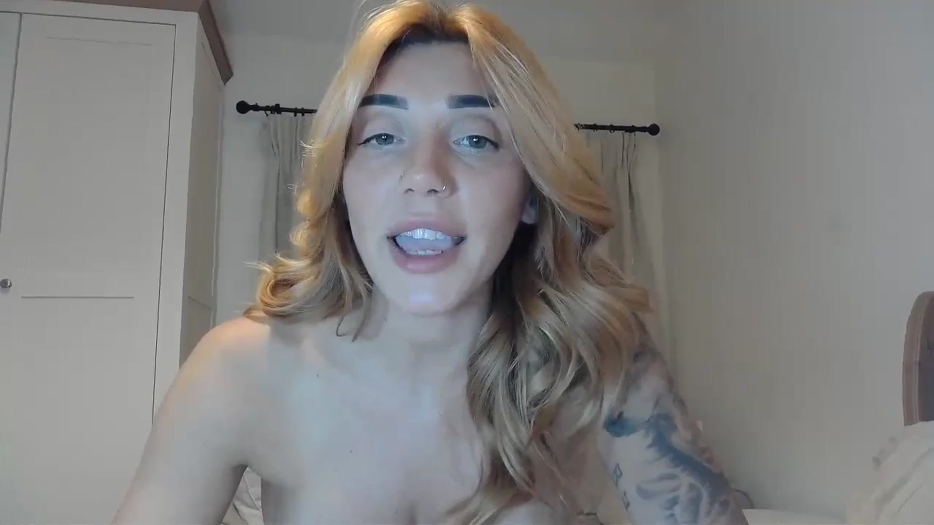 Gallery image thumbnail from EnglishRose3's myfreecams stream on, 10/29/2024, 22:11 image 18 of 20