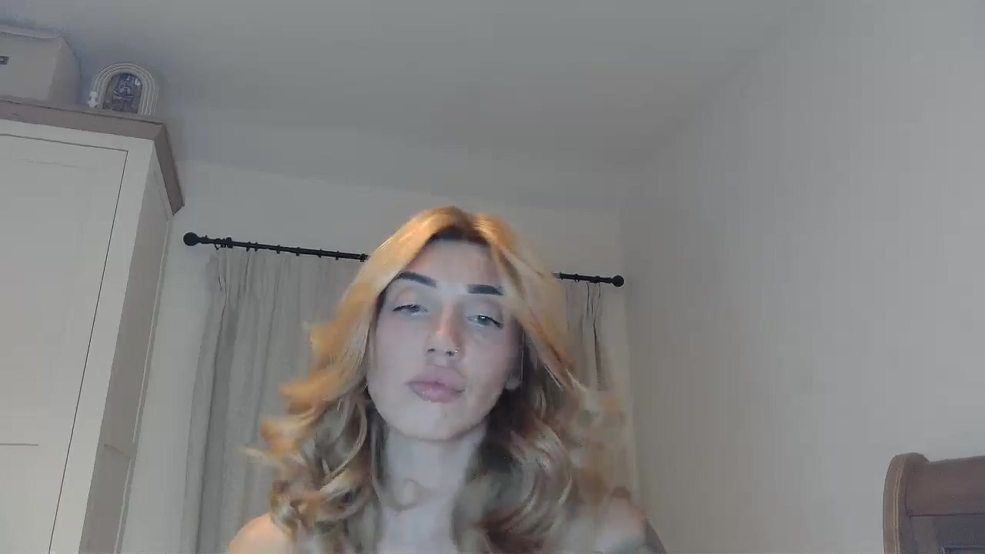 Gallery image thumbnail from EnglishRose3's myfreecams stream on, 10/29/2024, 22:11 image 12 of 20