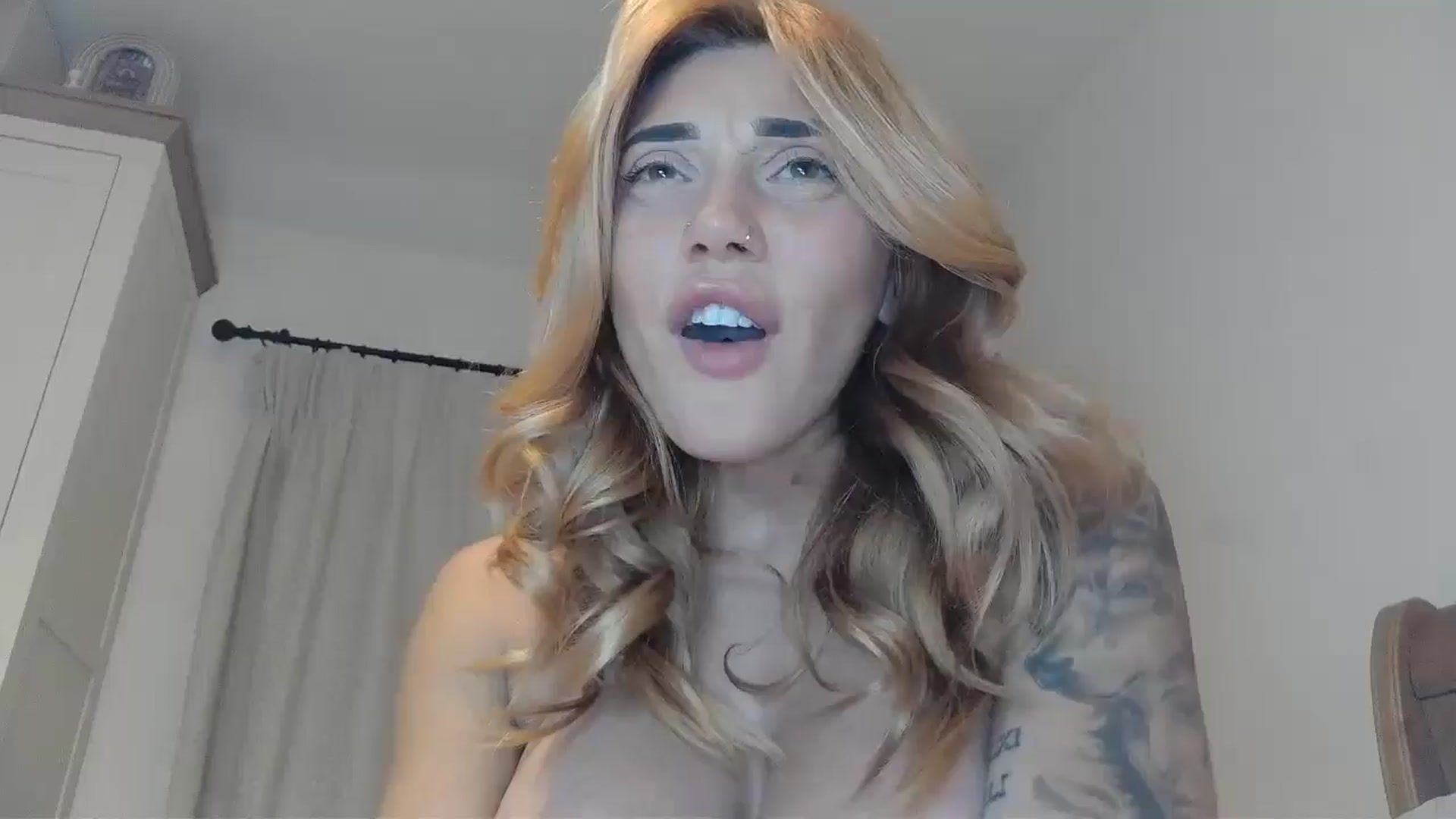 Gallery image thumbnail from EnglishRose3's myfreecams stream on, 10/29/2024, 22:11 image 5 of 20