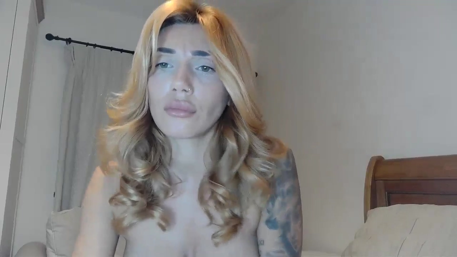 Gallery image thumbnail from EnglishRose3's myfreecams stream on, 11/06/2024, 08:36 image 17 of 20