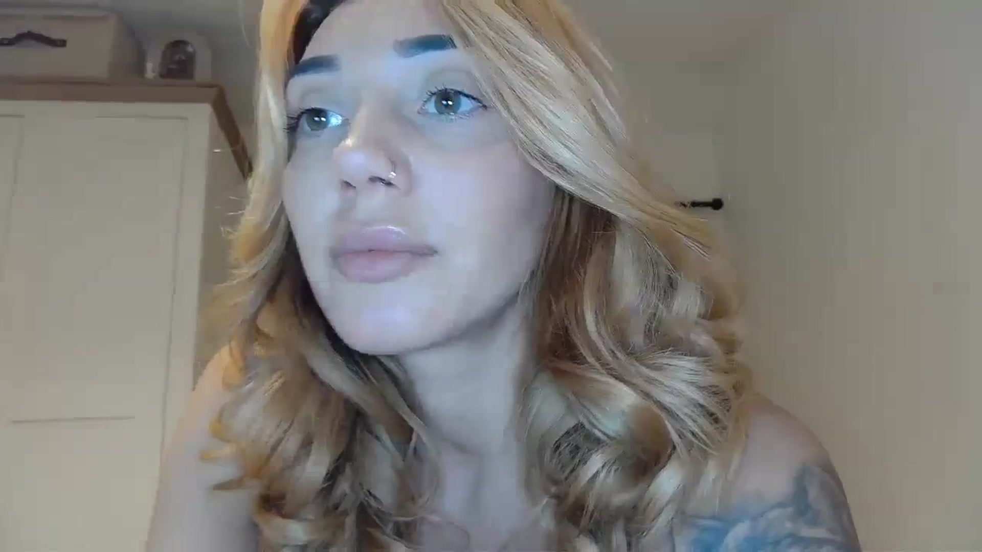 Gallery image thumbnail from EnglishRose3's myfreecams stream on, 11/08/2024, 07:47 image 19 of 20