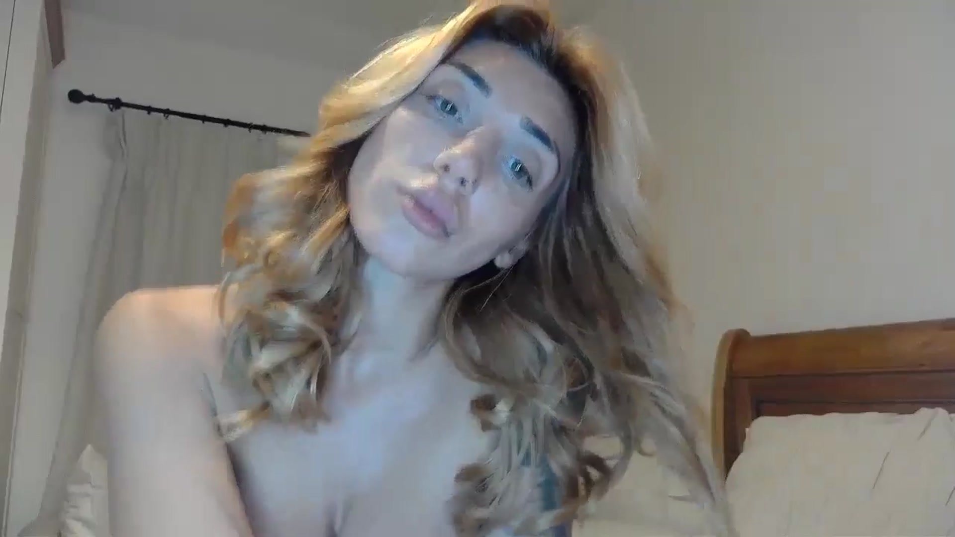 Gallery image thumbnail from EnglishRose3's myfreecams stream on, 11/08/2024, 08:47 image 12 of 20