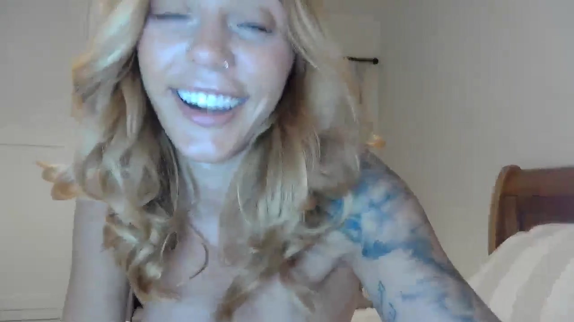Gallery image thumbnail from EnglishRose3's myfreecams stream on, 11/11/2024, 07:50 image 18 of 20