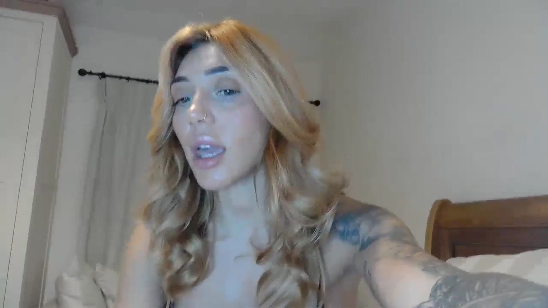 Gallery image thumbnail from EnglishRose3's myfreecams stream on, 11/11/2024, 07:50 image 8 of 20