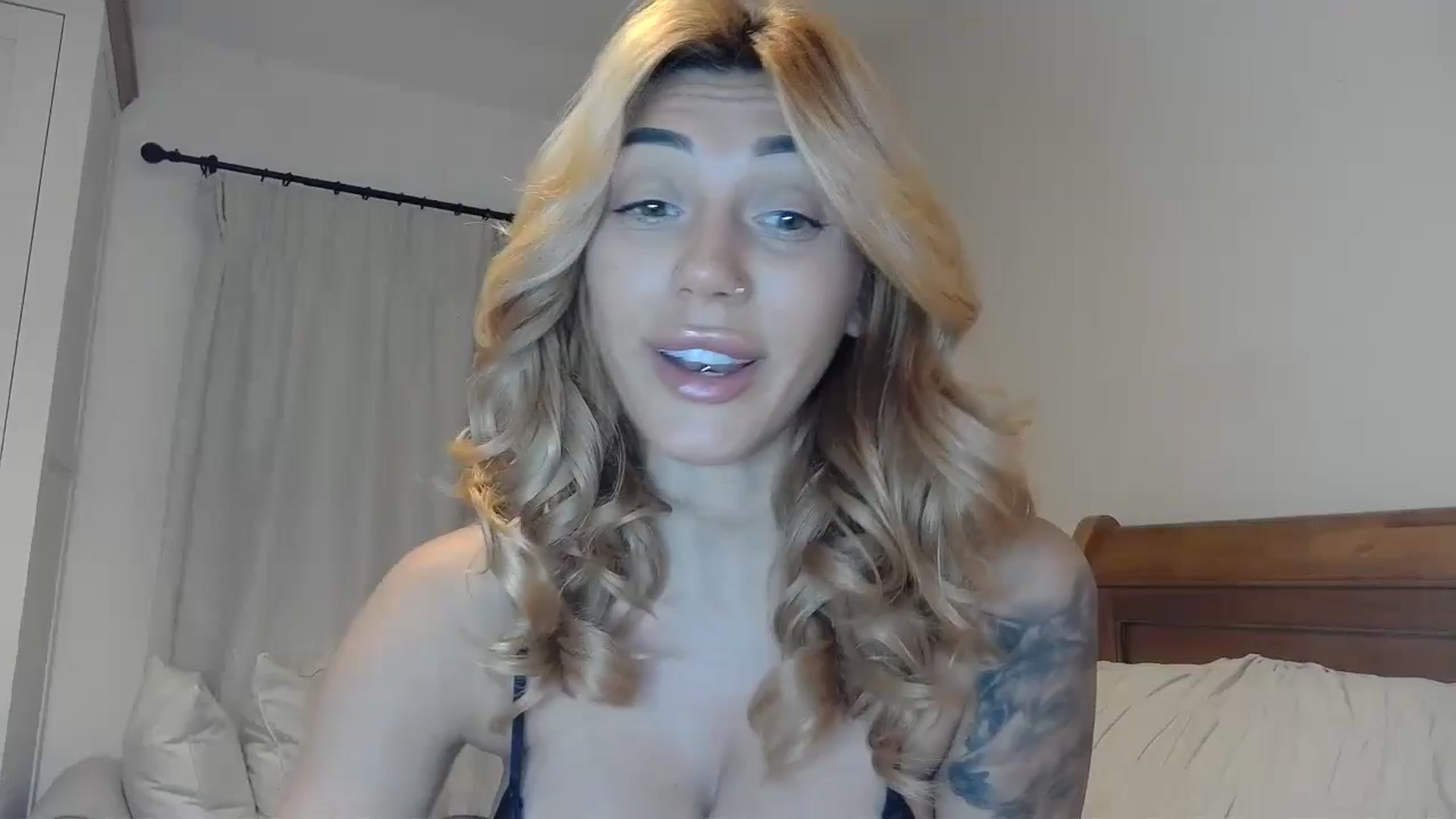 Gallery image thumbnail from EnglishRose3's myfreecams stream on, 11/15/2024, 07:58 image 3 of 20