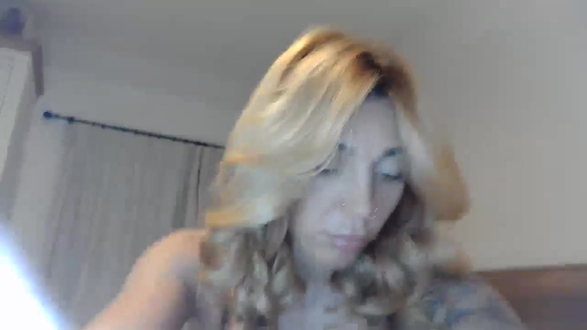 Gallery image thumbnail from EnglishRose3's myfreecams stream on, 11/15/2024, 07:58 image 4 of 20