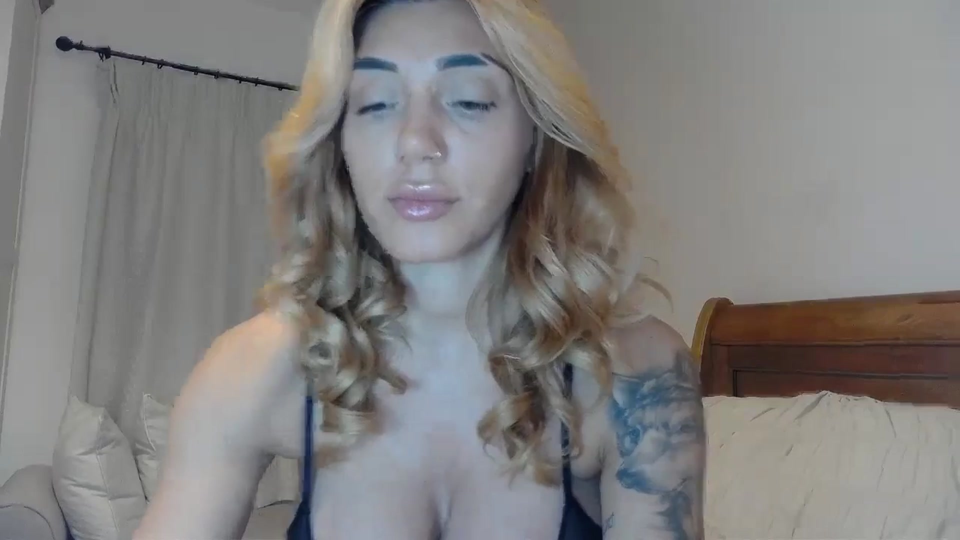 Gallery image thumbnail from EnglishRose3's myfreecams stream on, 11/15/2024, 07:58 image 5 of 20