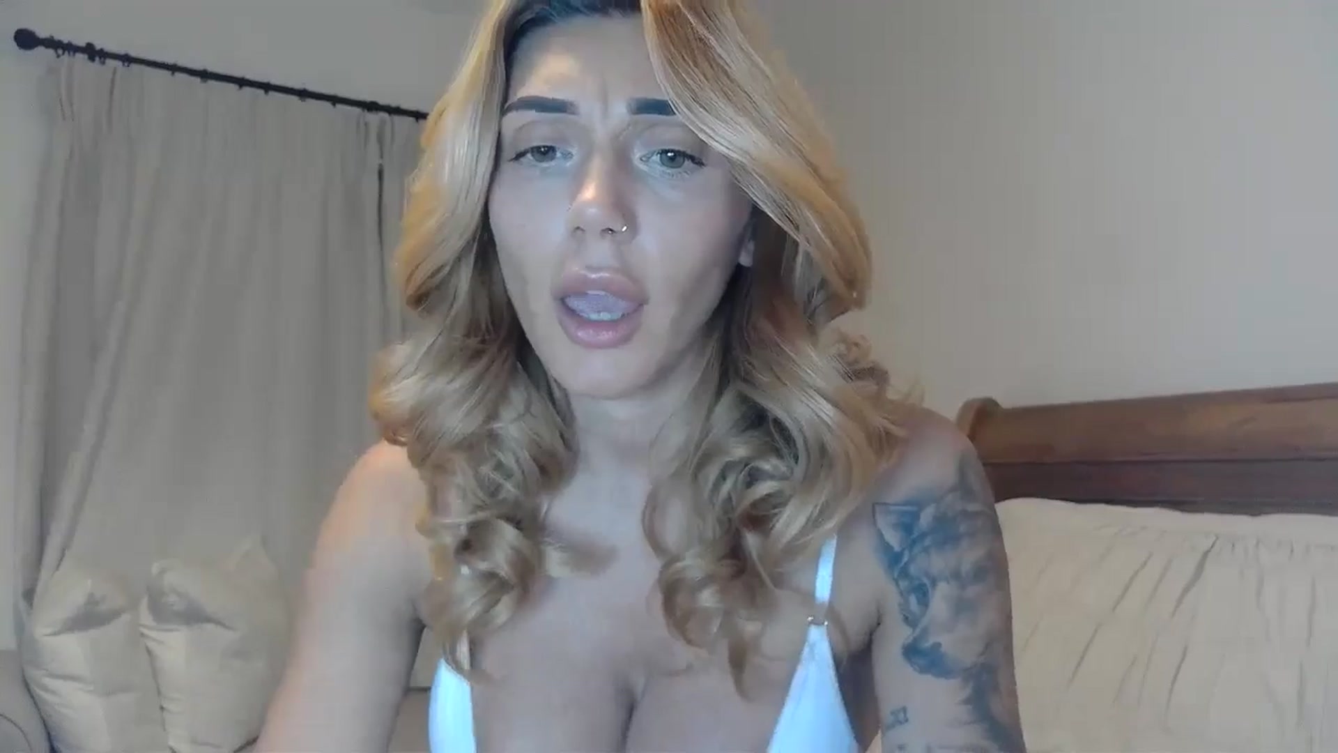 Gallery image thumbnail from EnglishRose3's myfreecams stream on, 11/16/2024, 15:33 image 11 of 20