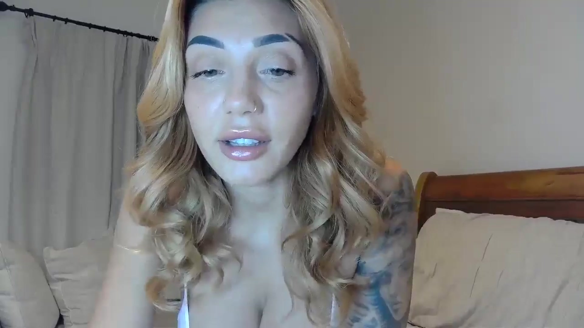 Gallery image thumbnail from EnglishRose3's myfreecams stream on, 11/25/2024, 07:50 image 3 of 20