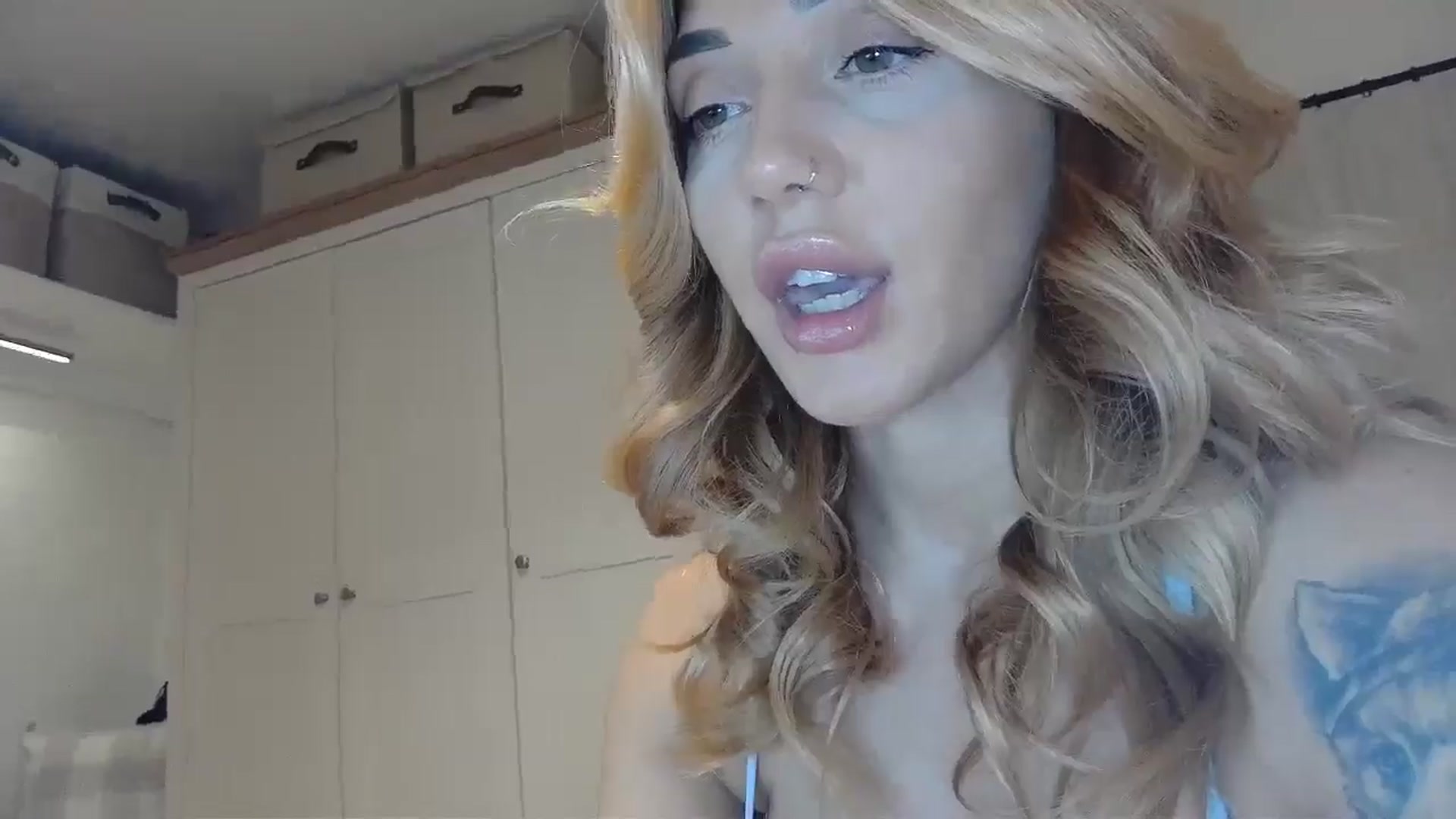 Gallery image thumbnail from EnglishRose3's myfreecams stream on, 11/26/2024, 07:38 image 9 of 20