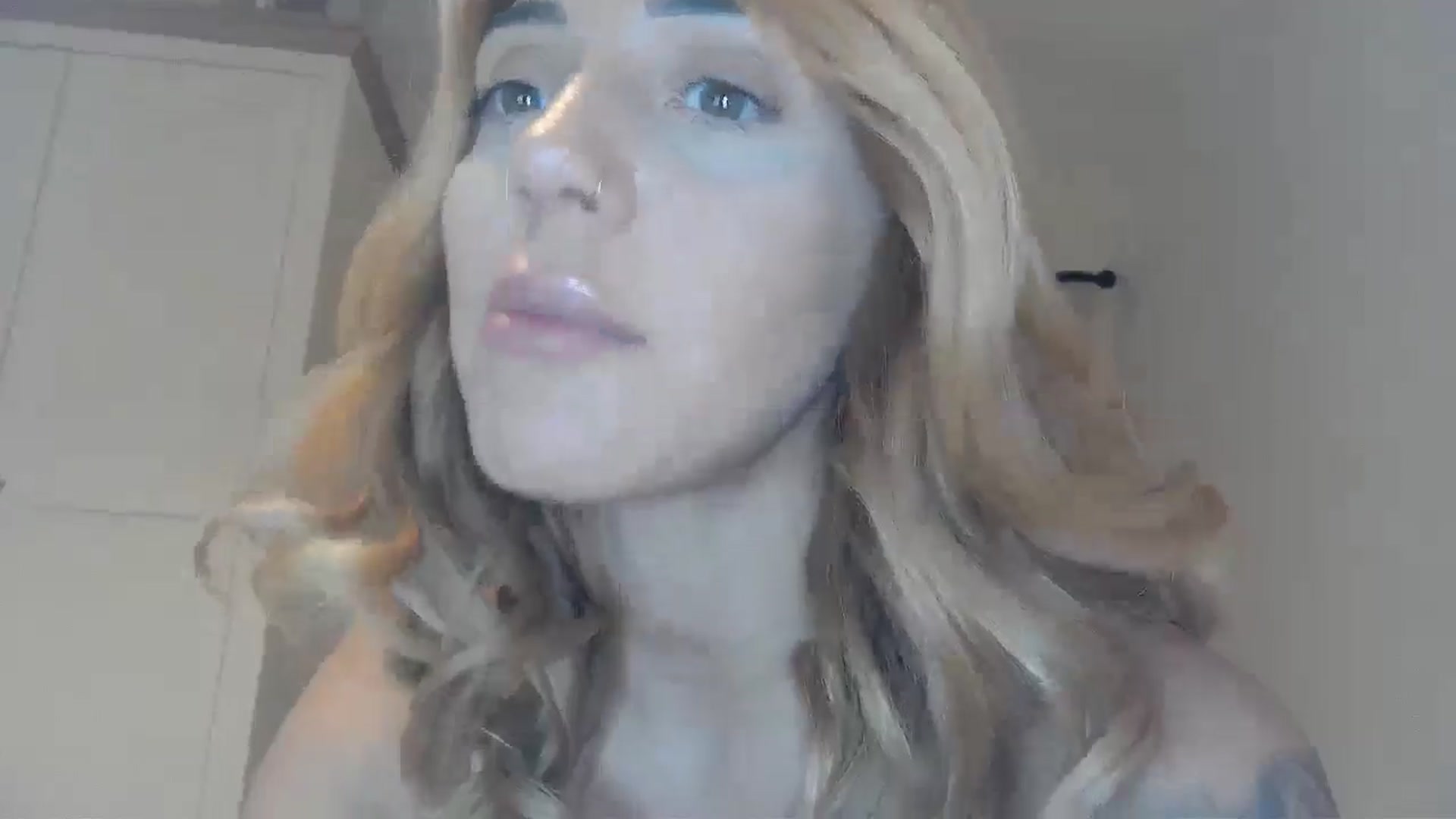 Gallery image thumbnail from EnglishRose3's myfreecams stream on, 11/27/2024, 08:31 image 6 of 20