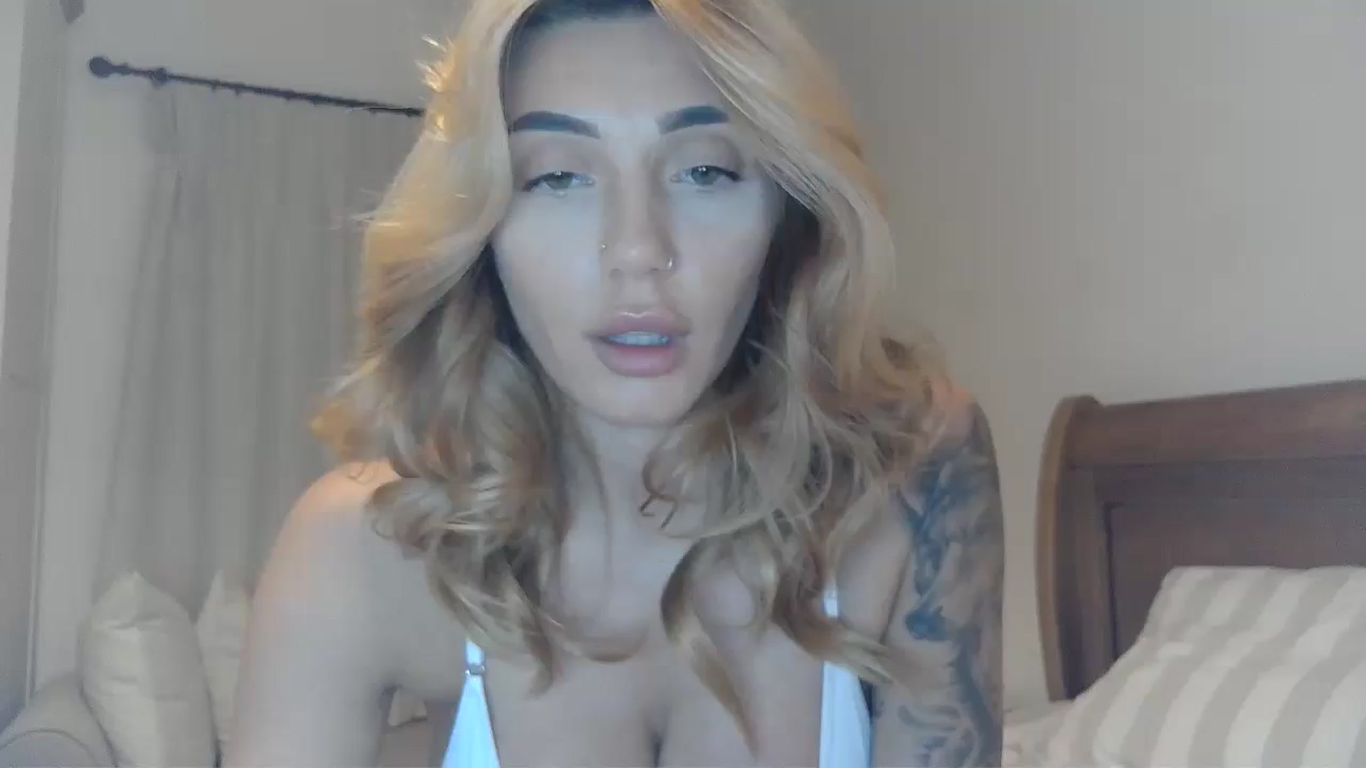 Gallery image thumbnail from EnglishRose3's myfreecams stream on, 11/27/2024, 08:31 image 1 of 20