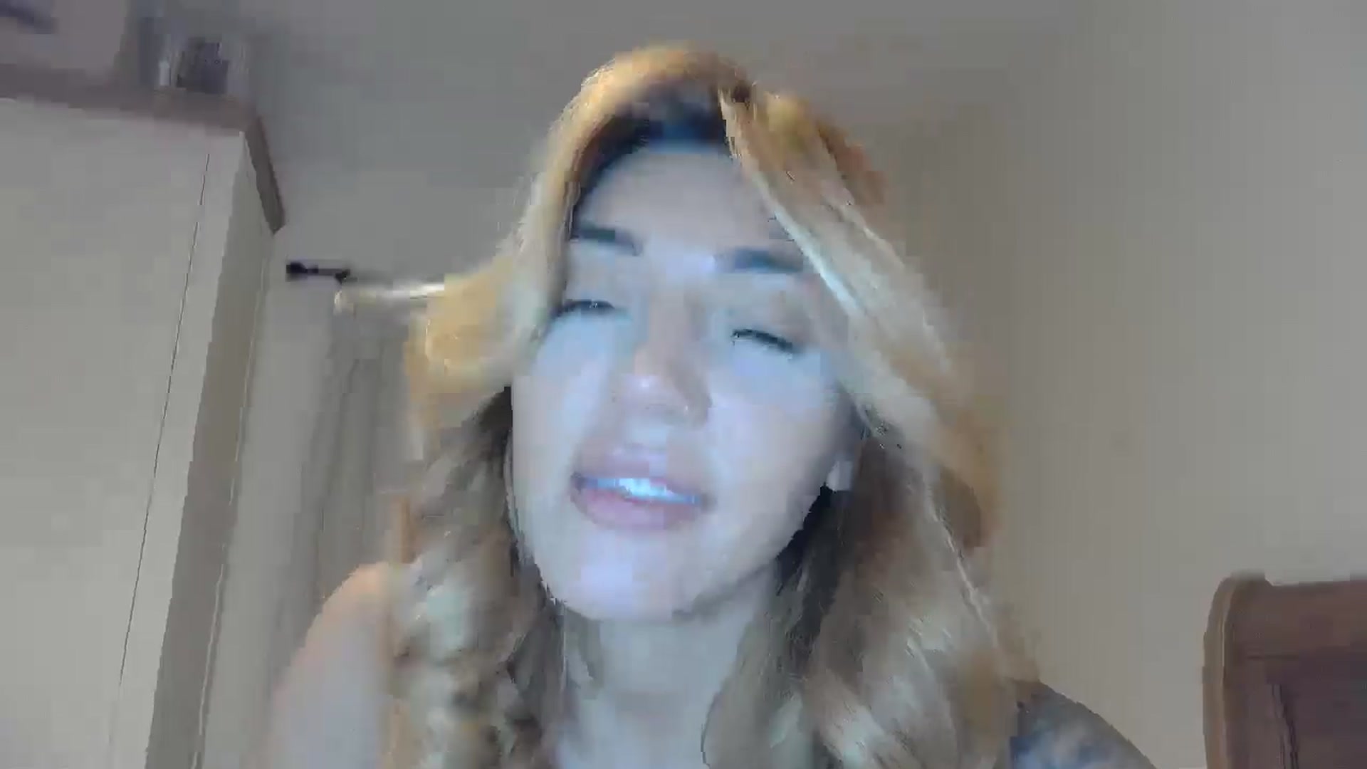 Gallery image thumbnail from EnglishRose3's myfreecams stream on, 11/29/2024, 07:37 image 16 of 20