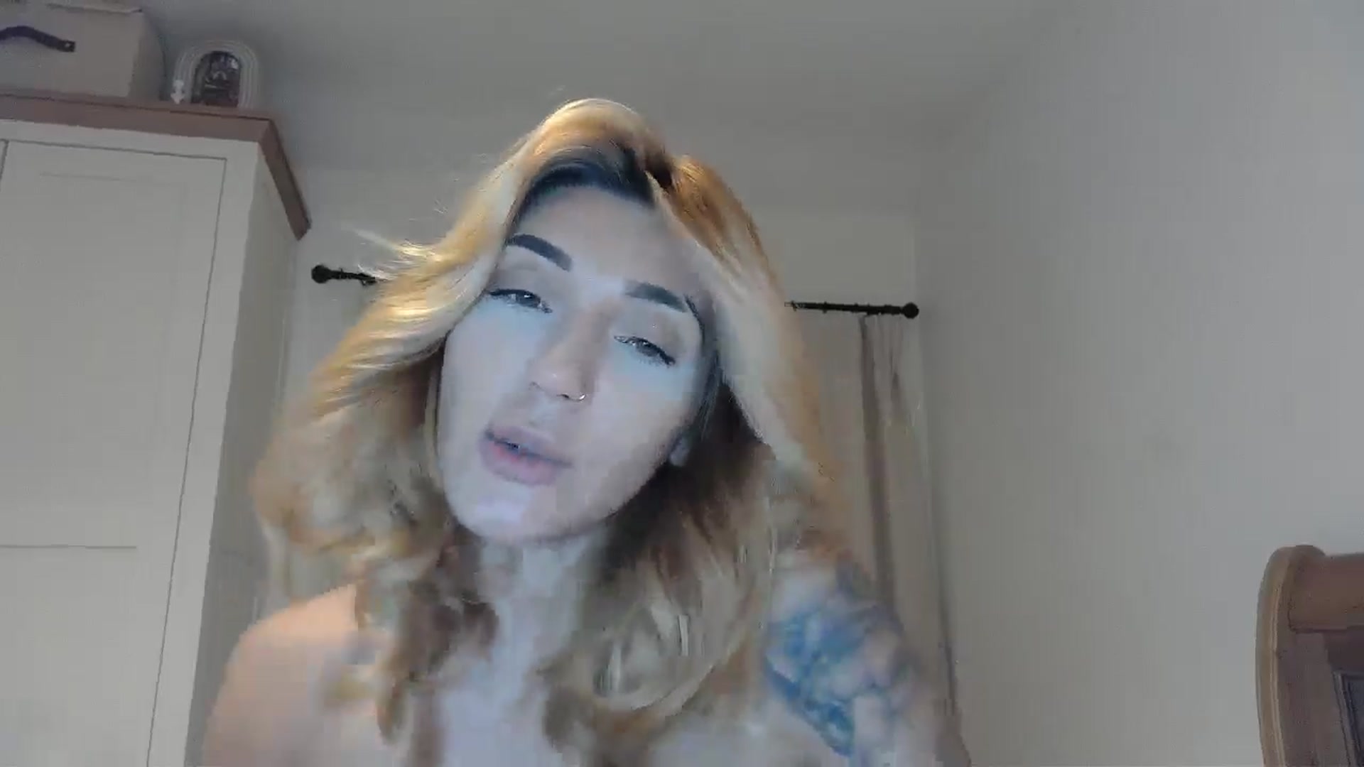 Gallery image thumbnail from EnglishRose3's myfreecams stream on, 11/29/2024, 09:05 image 18 of 20