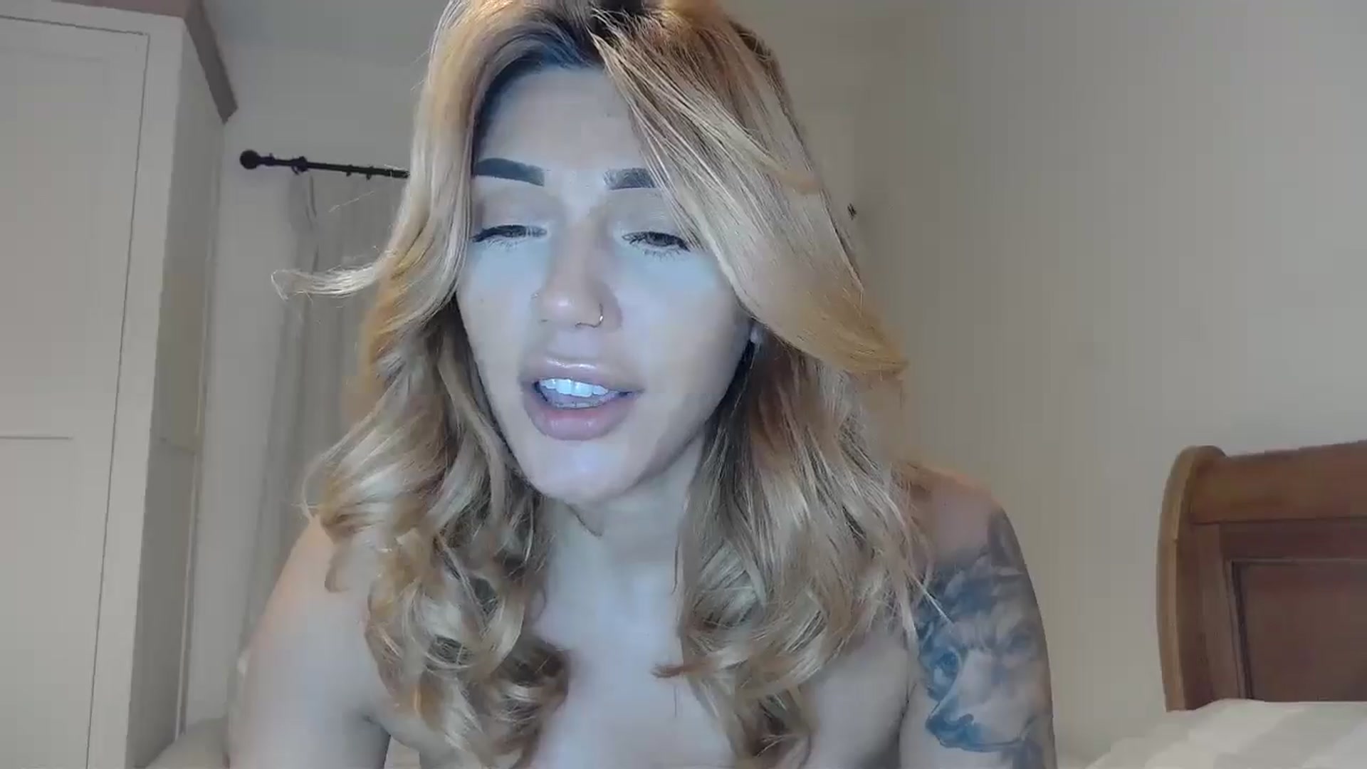 Gallery image thumbnail from EnglishRose3's myfreecams stream on, 11/29/2024, 09:05 image 6 of 20