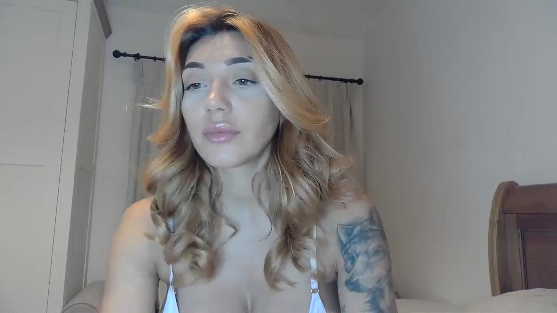 Gallery image thumbnail from EnglishRose3's myfreecams stream on, 12/02/2024, 07:23 image 16 of 20
