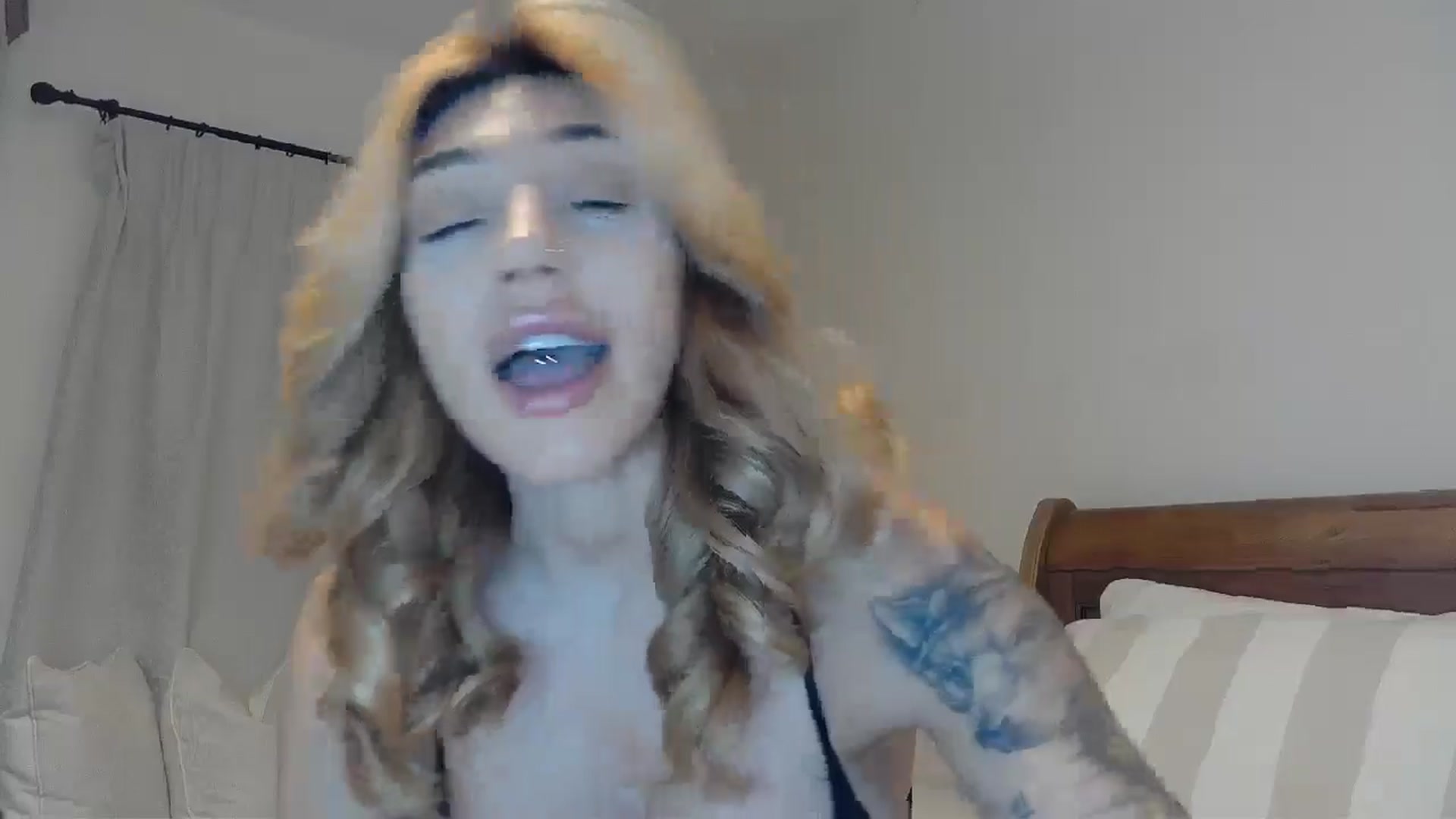 Gallery image thumbnail from EnglishRose3's myfreecams stream on, 12/04/2024, 07:21 image 7 of 20