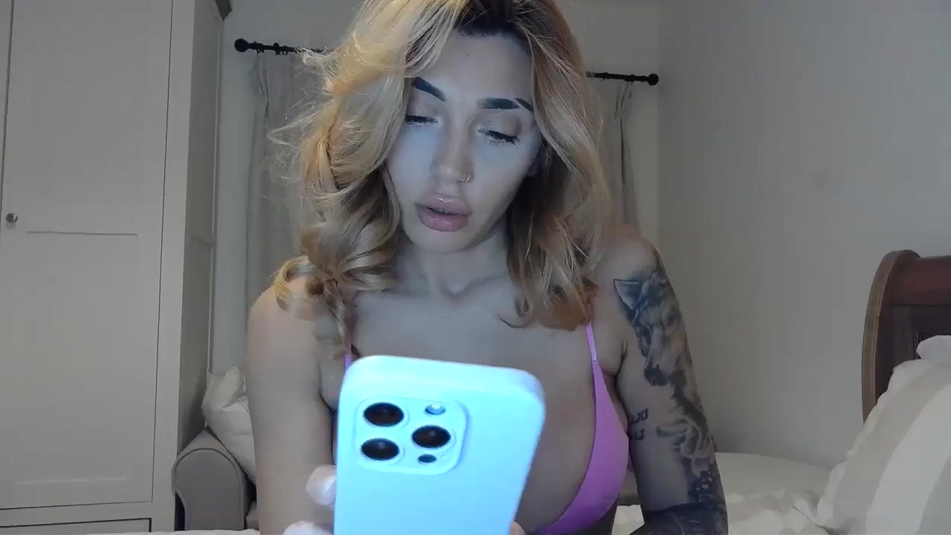 Gallery image thumbnail from EnglishRose3's myfreecams stream on, 12/06/2024, 07:16 image 4 of 20