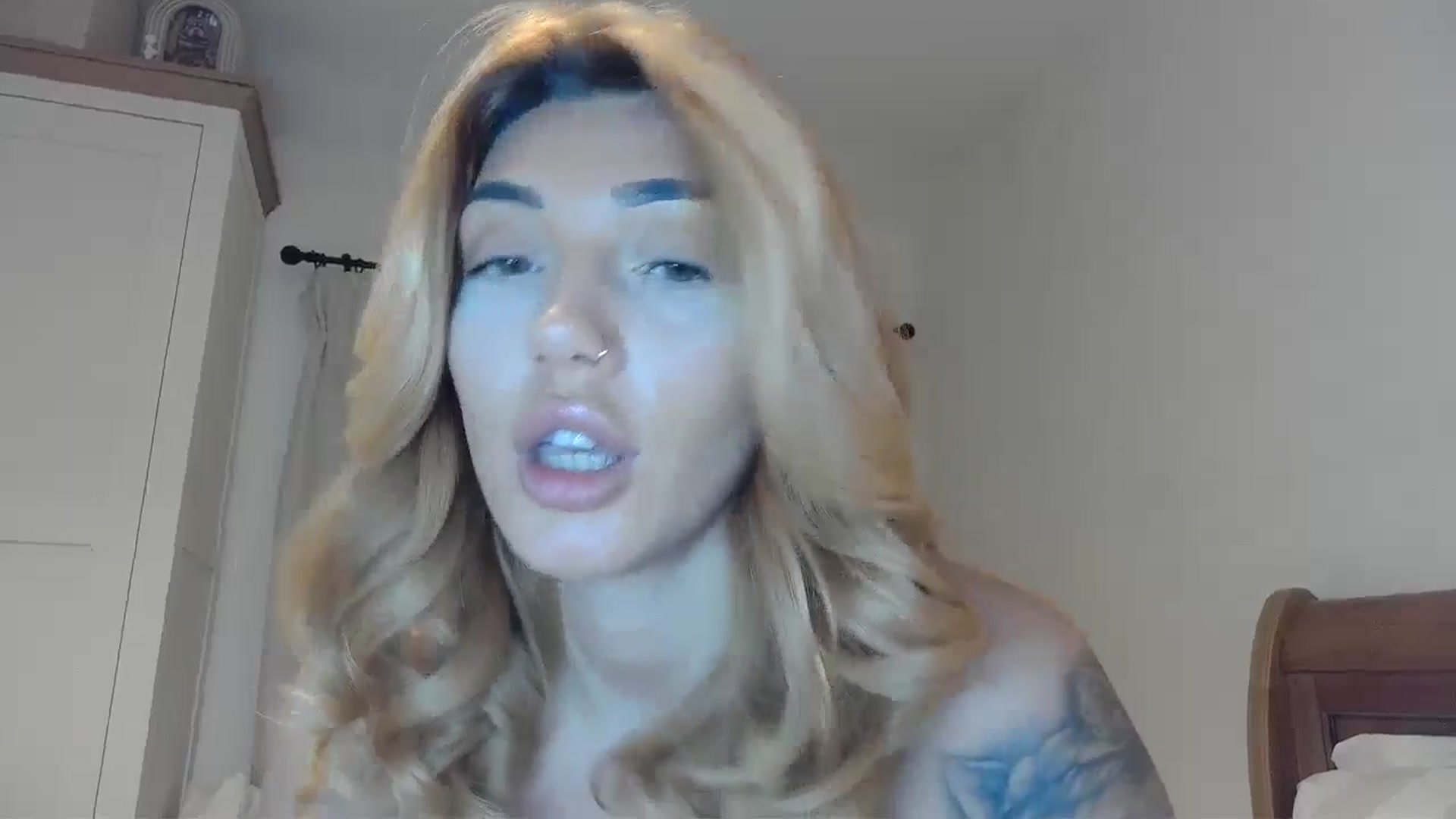 Gallery image thumbnail from EnglishRose3's myfreecams stream on, 12/06/2024, 08:27 image 10 of 20