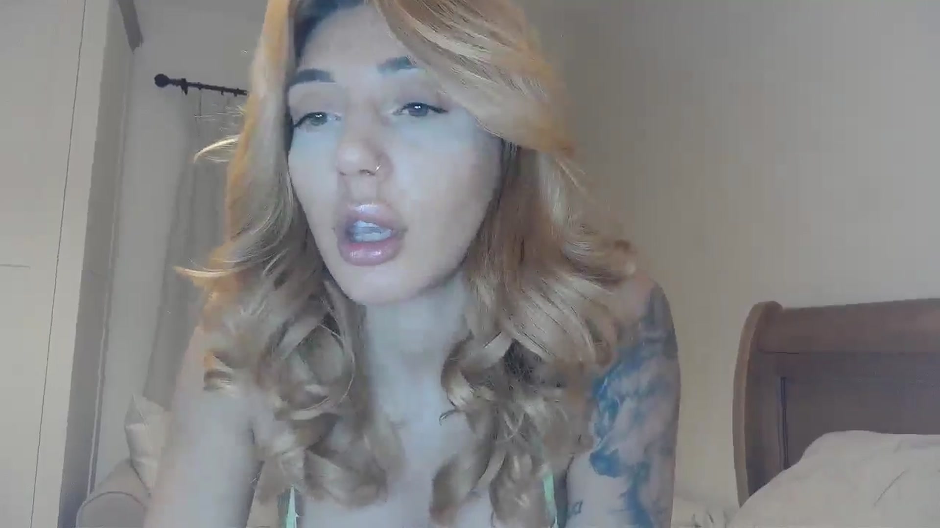 Gallery image thumbnail from EnglishRose3's myfreecams stream on, 12/09/2024, 07:34 image 7 of 20