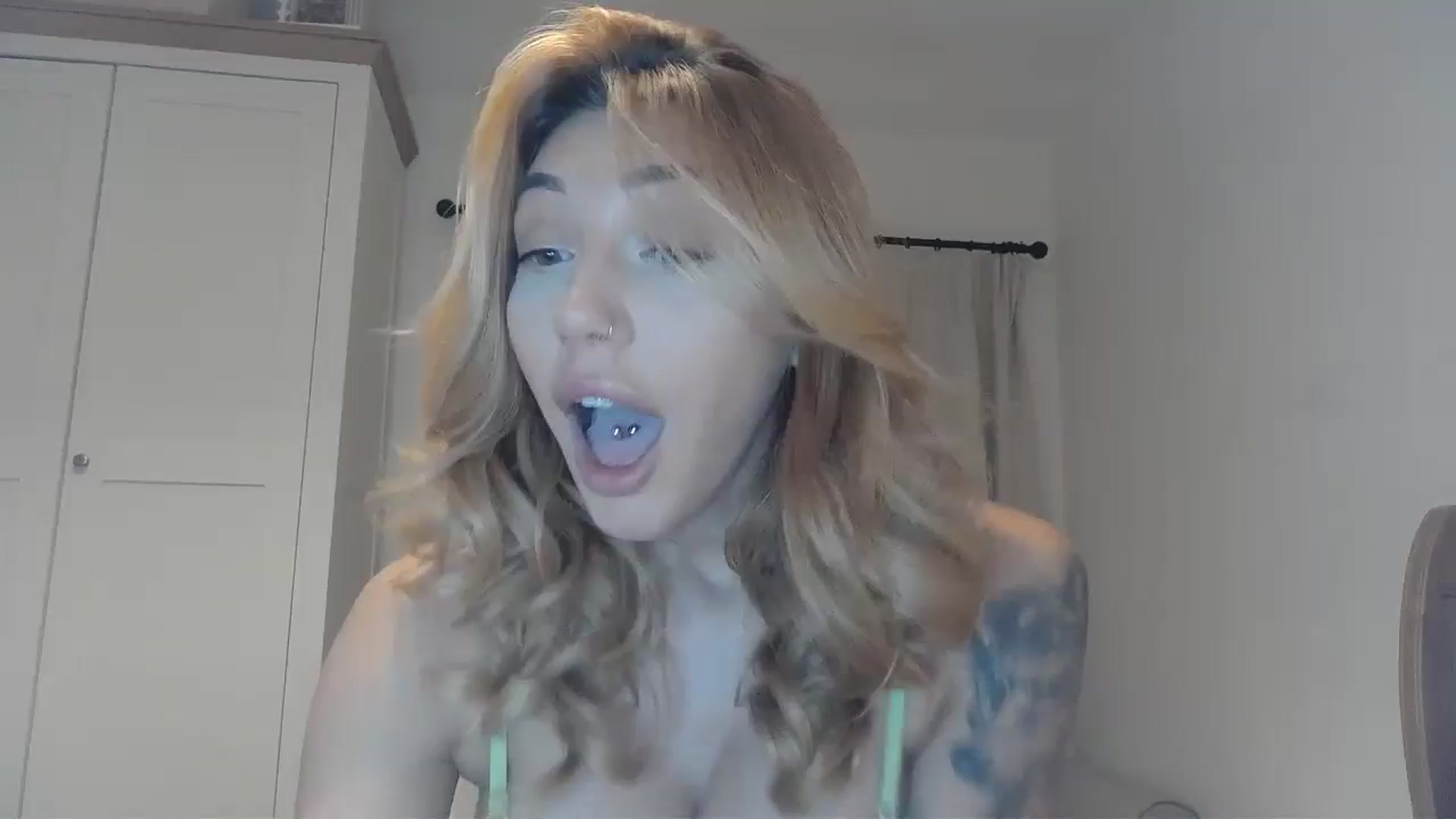 Gallery image thumbnail from EnglishRose3's myfreecams stream on, 12/09/2024, 08:14 image 9 of 20