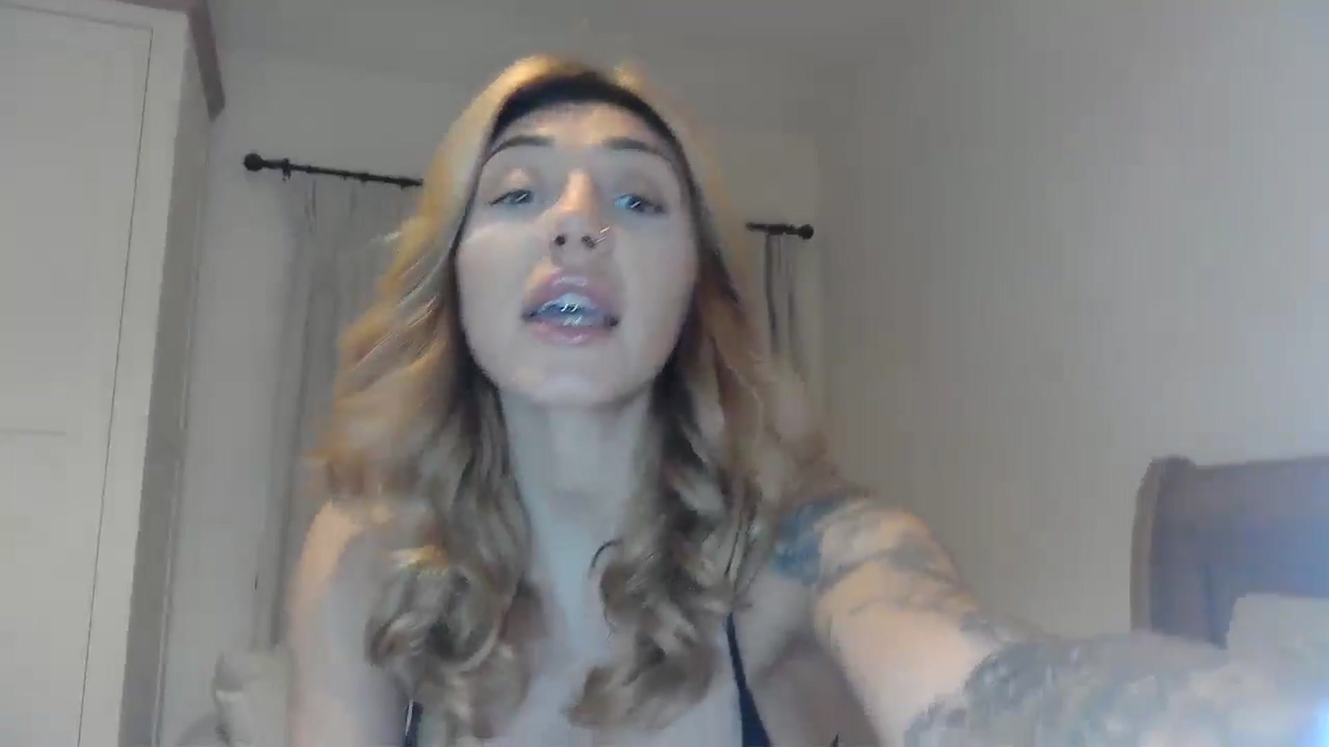 Gallery image thumbnail from EnglishRose3's myfreecams stream on, 12/10/2024, 07:30 image 2 of 20