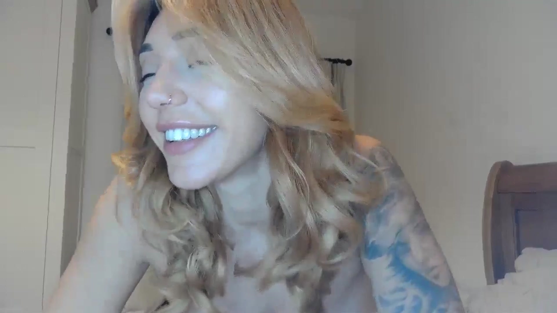 Gallery image thumbnail from EnglishRose3's myfreecams stream on, 12/10/2024, 08:01 image 14 of 20