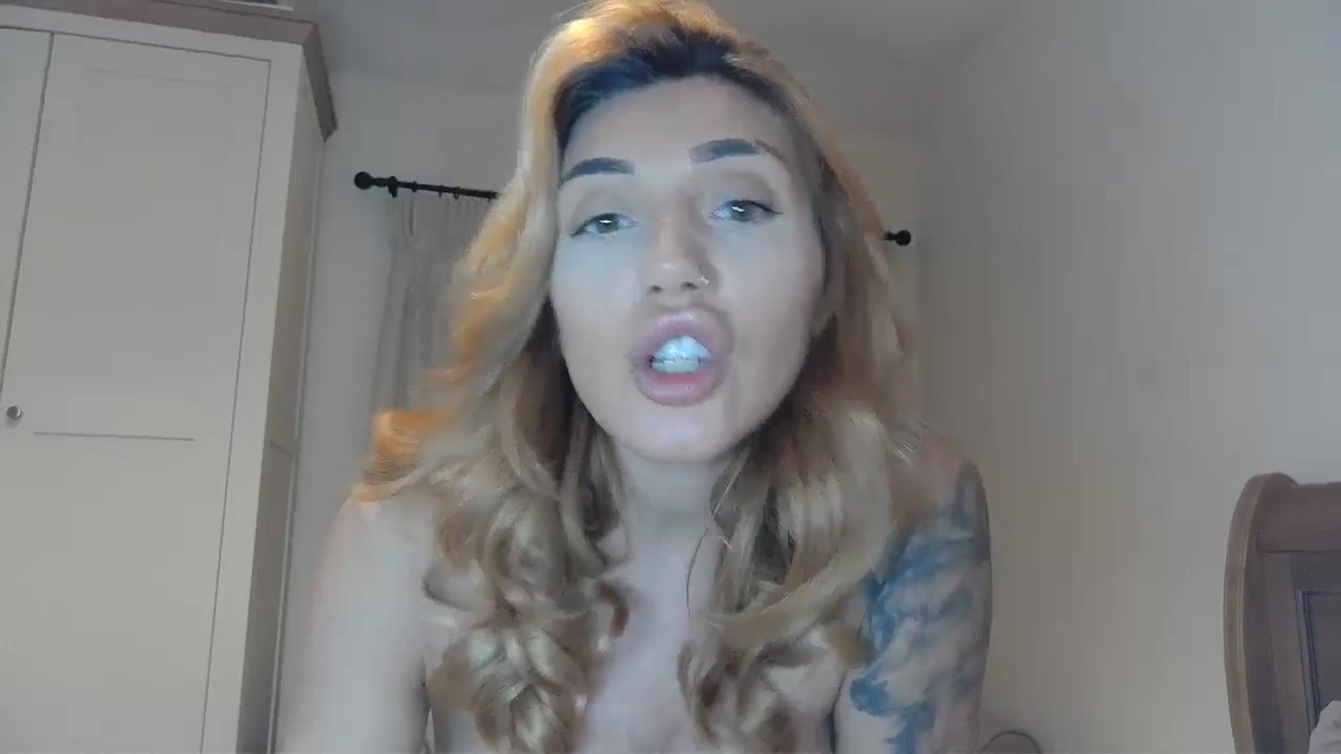 Gallery image thumbnail from EnglishRose3's myfreecams stream on, 12/11/2024, 08:05 image 17 of 20