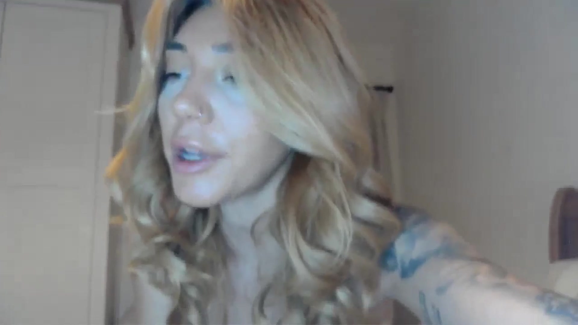 Gallery image thumbnail from EnglishRose3's myfreecams stream on, 12/16/2024, 07:35 image 16 of 20