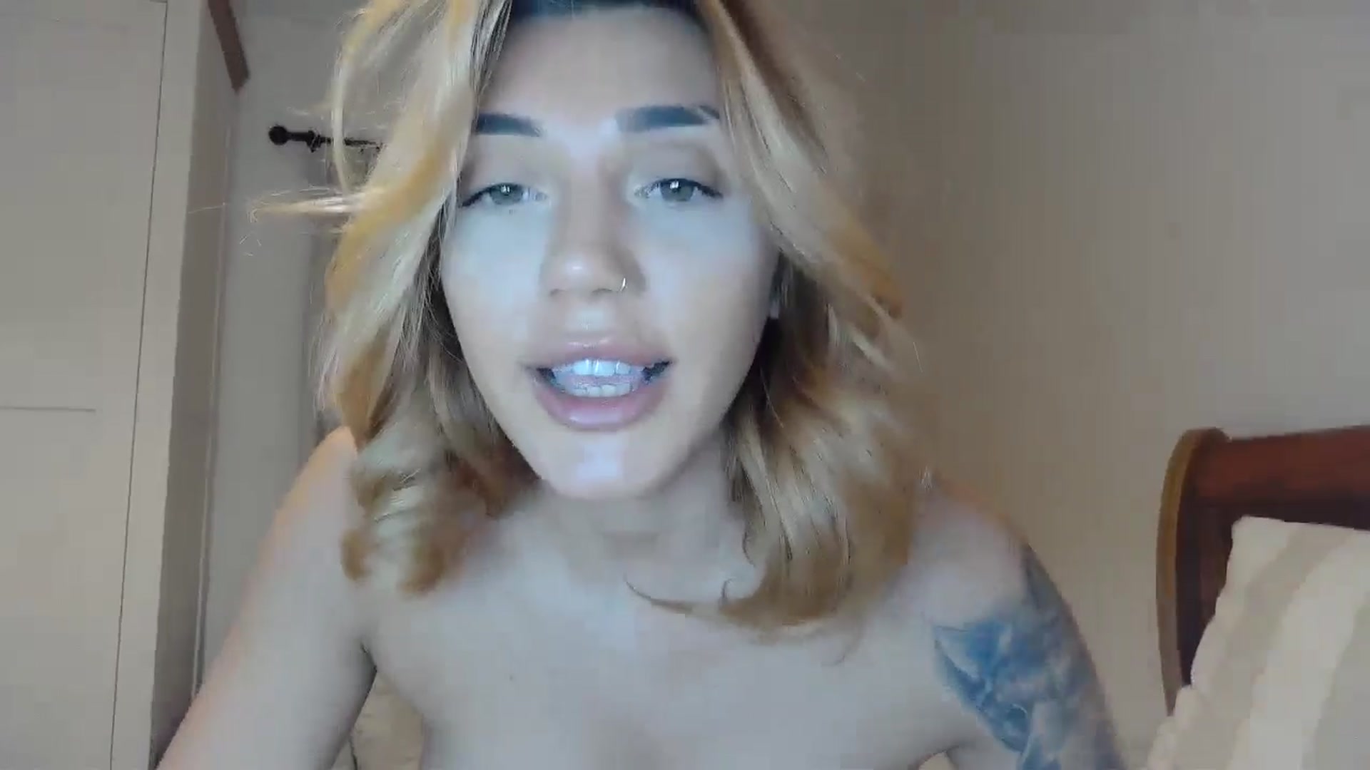 Gallery image thumbnail from EnglishRose3's myfreecams stream on, 12/17/2024, 07:30 image 14 of 20