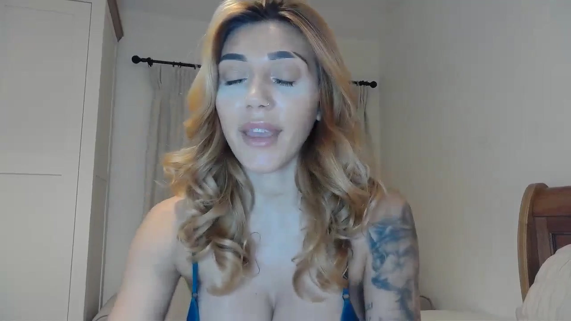 Gallery image thumbnail from EnglishRose3's myfreecams stream on, 12/18/2024, 07:54 image 2 of 20