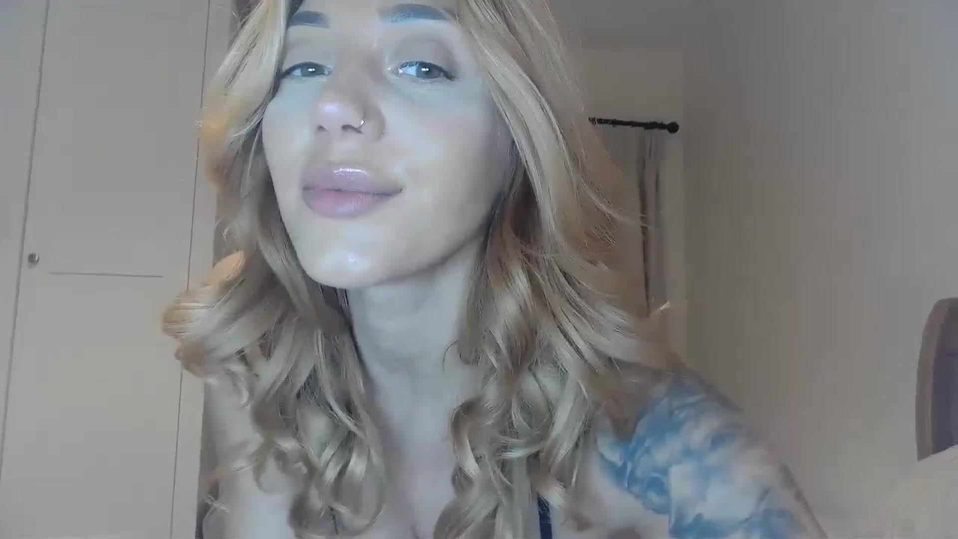 Gallery image thumbnail from EnglishRose3's myfreecams stream on, 12/19/2024, 07:39 image 15 of 20