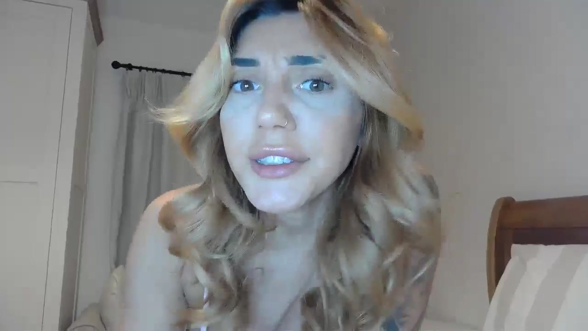 Gallery image thumbnail from EnglishRose3's myfreecams stream on, 12/23/2024, 07:30 image 17 of 20