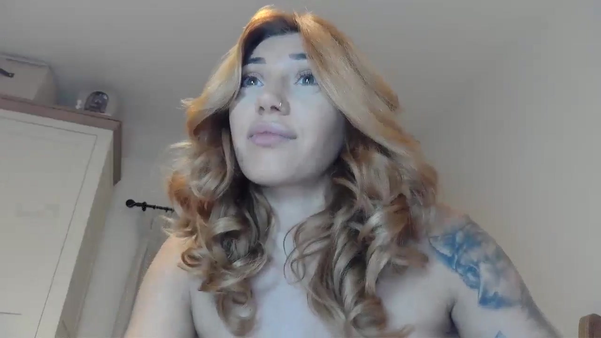 Gallery image thumbnail from EnglishRose3's myfreecams stream on, 01/08/2025, 08:02 image 16 of 20